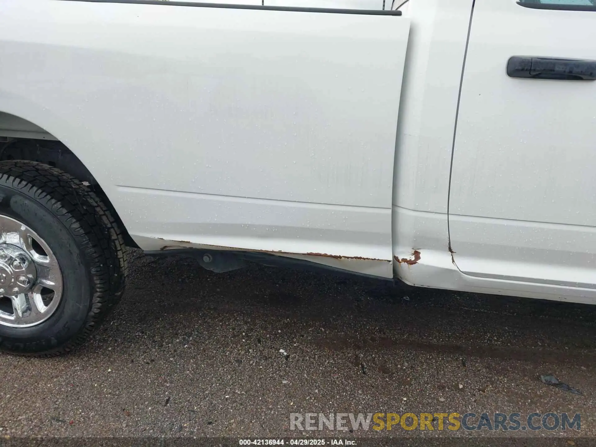 6 Photograph of a damaged car 3C6MR4AJXKG680629 RAM 2500 2019