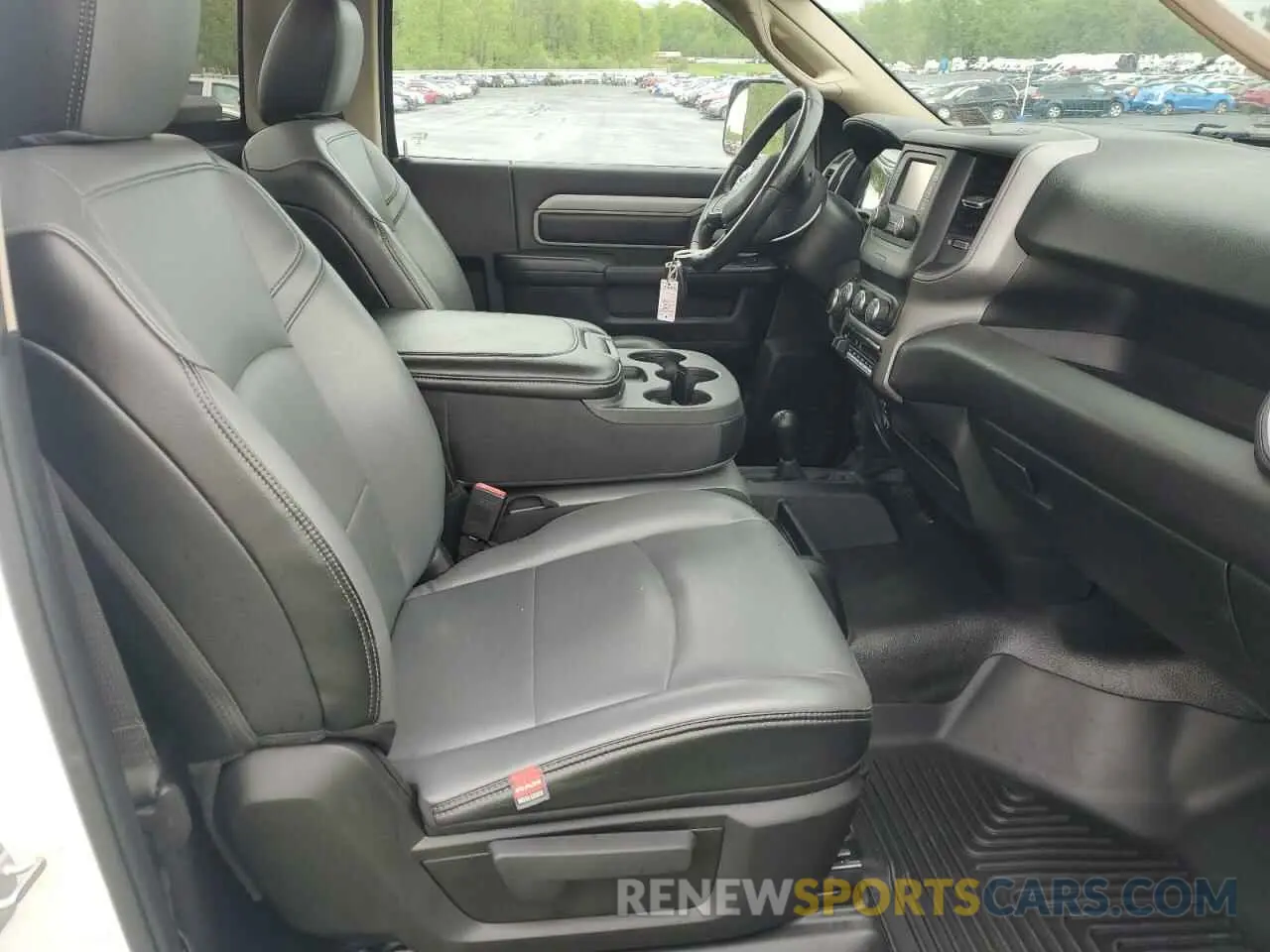10 Photograph of a damaged car 3C6MR5AJ7KG666726 RAM 2500 2019