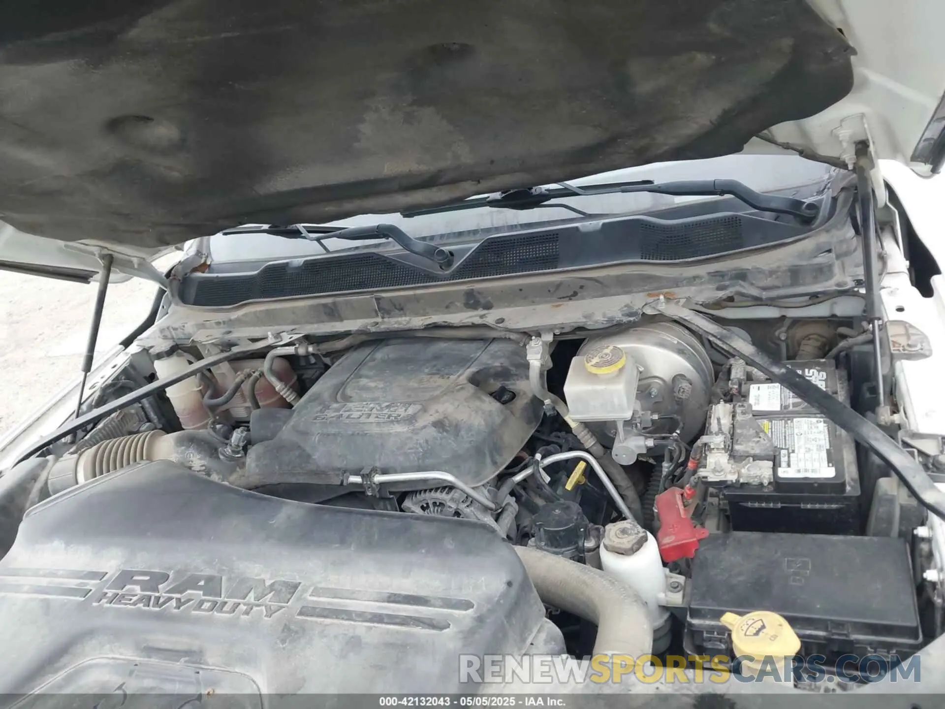 10 Photograph of a damaged car 3C6UR4HJ9KG646011 RAM 2500 2019