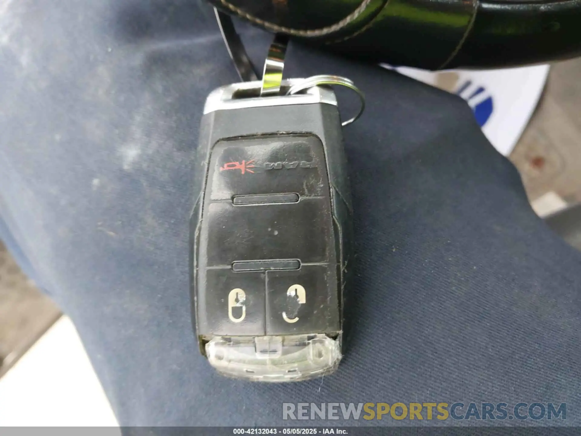 11 Photograph of a damaged car 3C6UR4HJ9KG646011 RAM 2500 2019