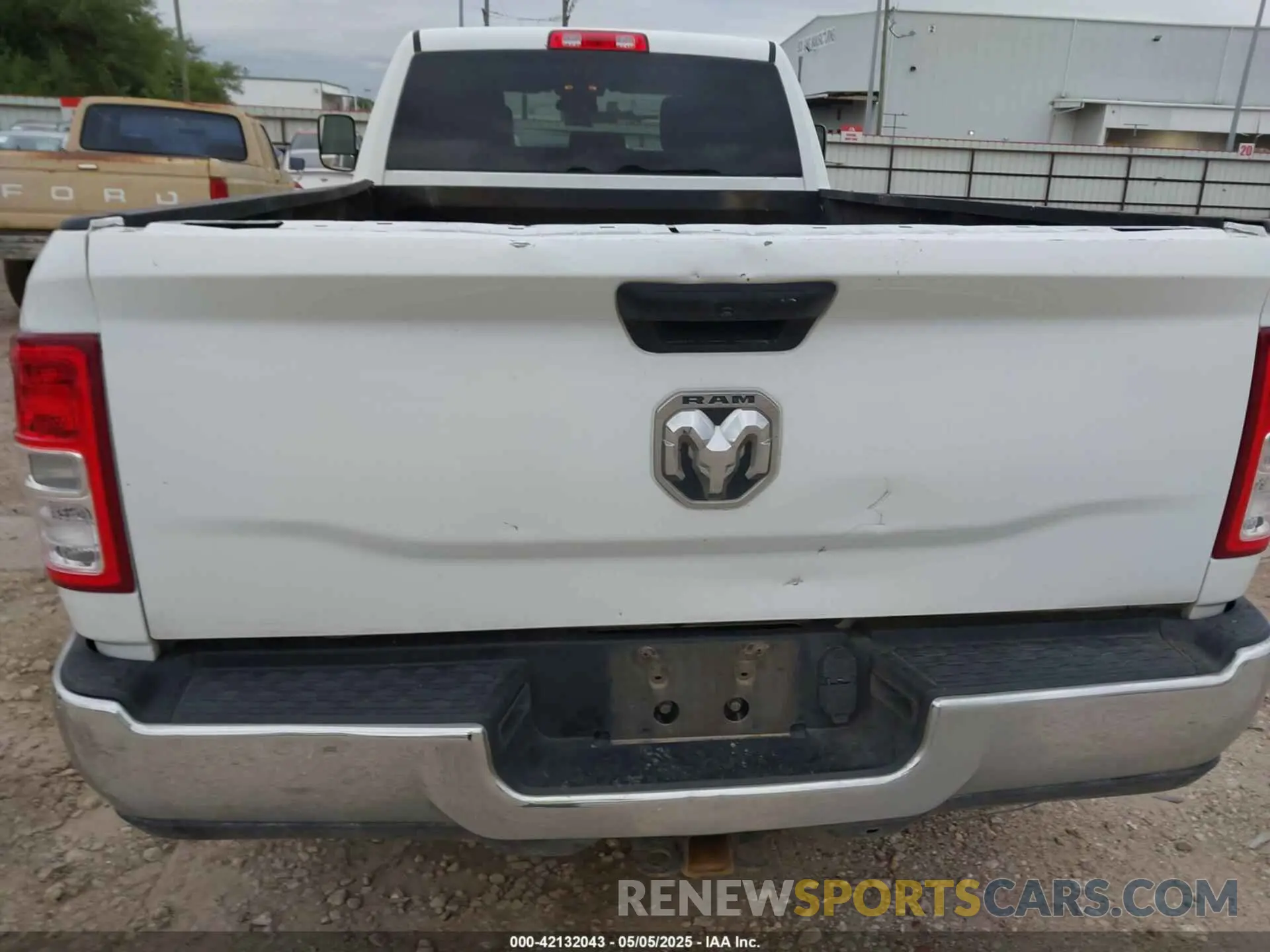 12 Photograph of a damaged car 3C6UR4HJ9KG646011 RAM 2500 2019