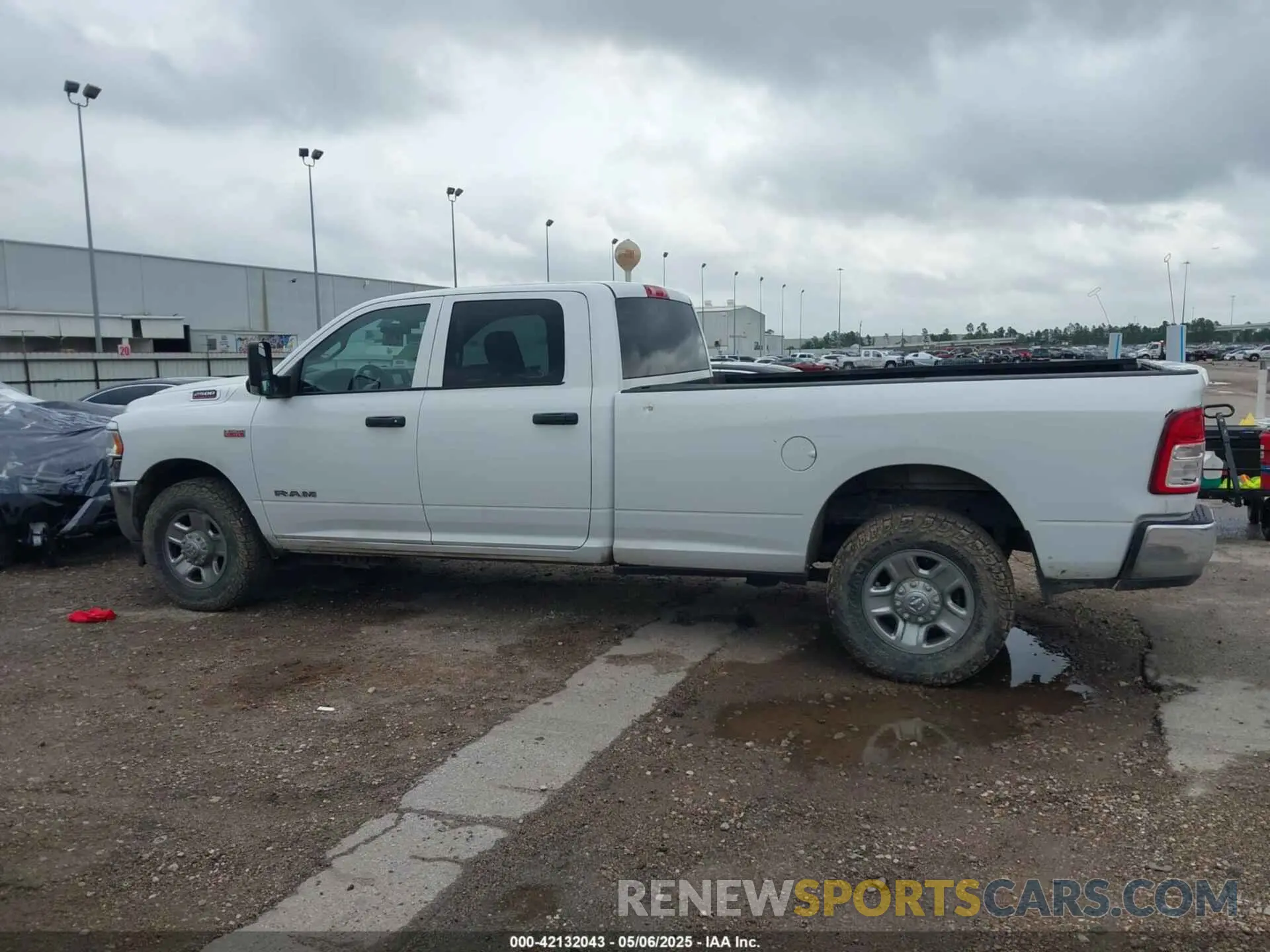 15 Photograph of a damaged car 3C6UR4HJ9KG646011 RAM 2500 2019