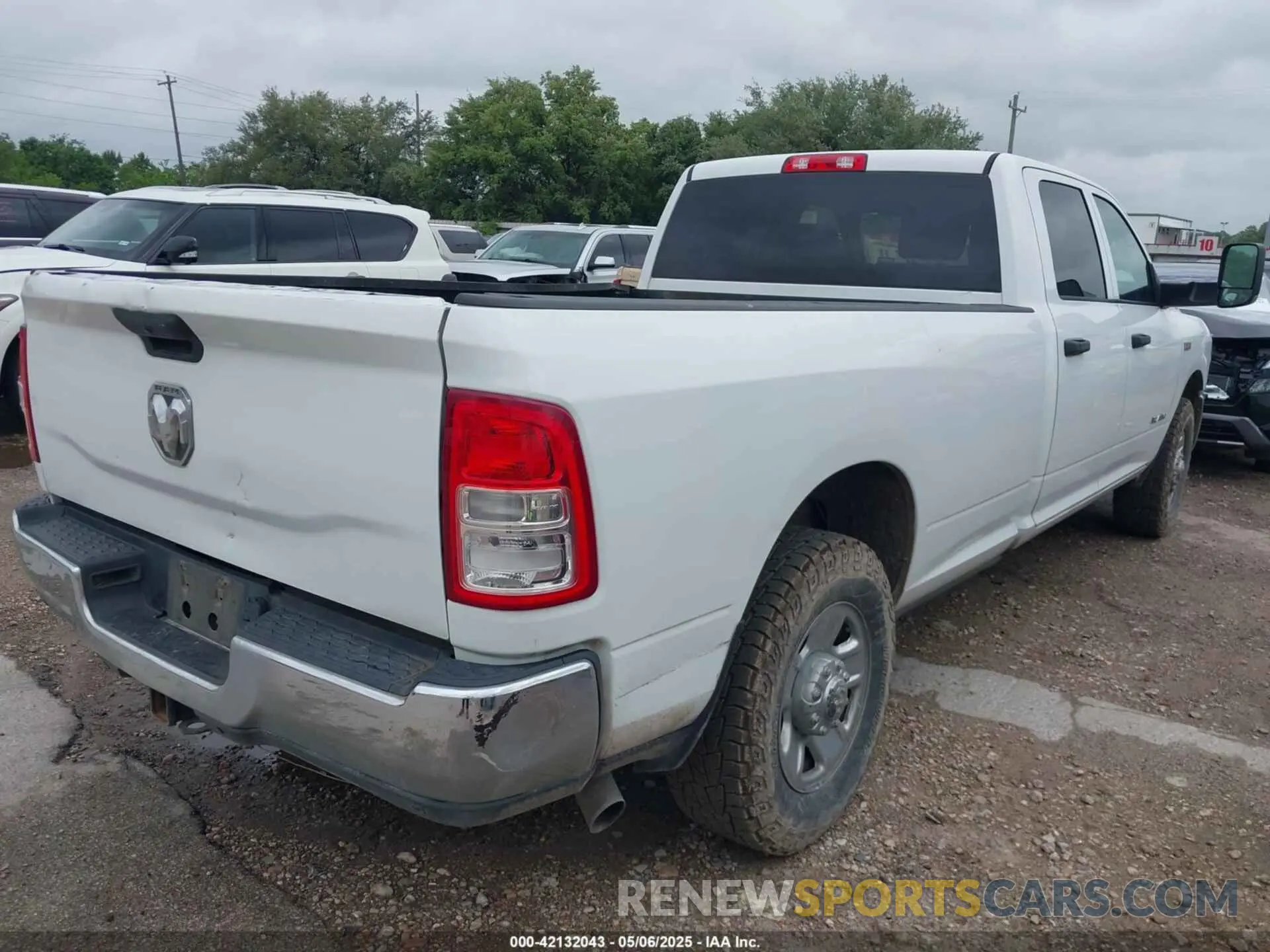 4 Photograph of a damaged car 3C6UR4HJ9KG646011 RAM 2500 2019