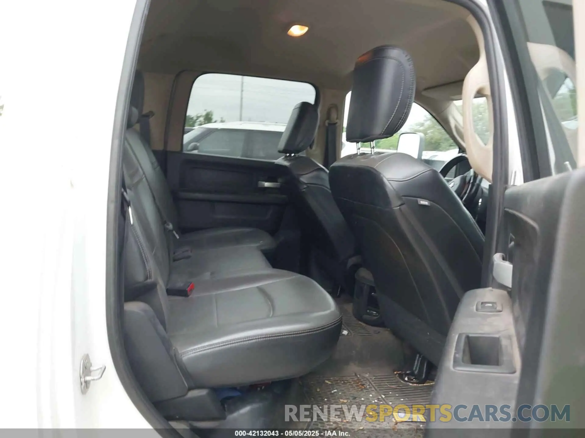 8 Photograph of a damaged car 3C6UR4HJ9KG646011 RAM 2500 2019