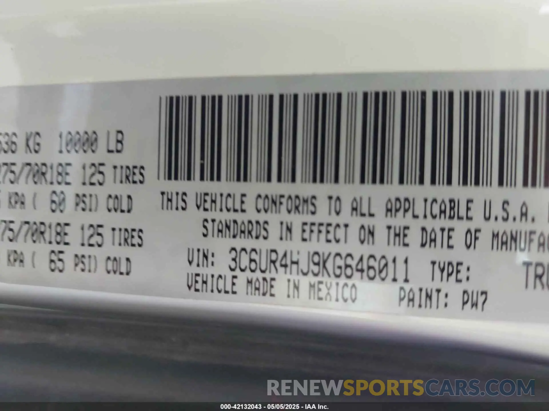9 Photograph of a damaged car 3C6UR4HJ9KG646011 RAM 2500 2019