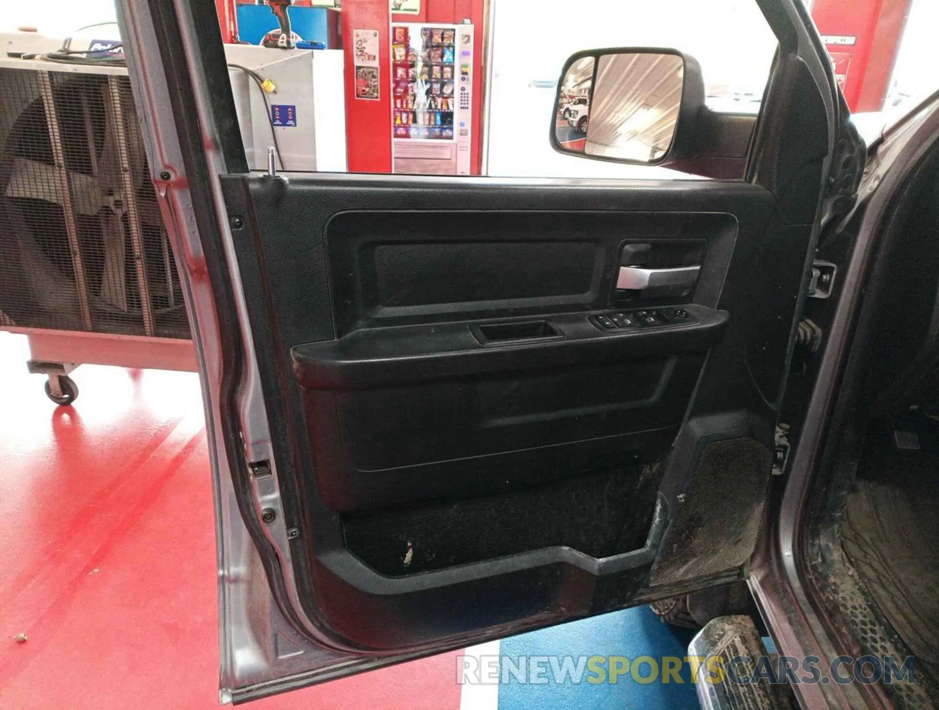 5 Photograph of a damaged car 3C6UR5CJ2KG596954 RAM 2500 2019