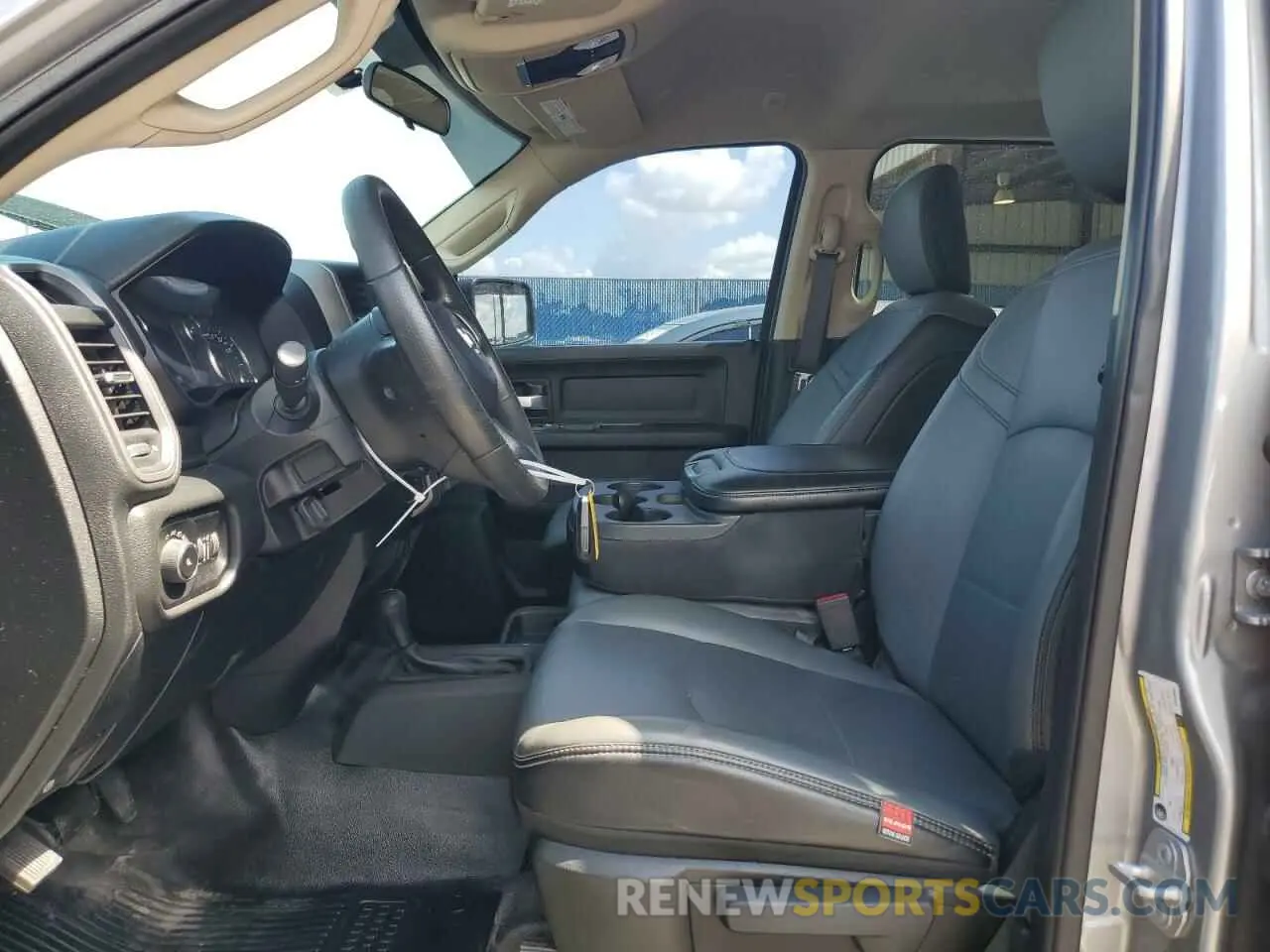 7 Photograph of a damaged car 3C6UR5CJ3KG556303 RAM 2500 2019
