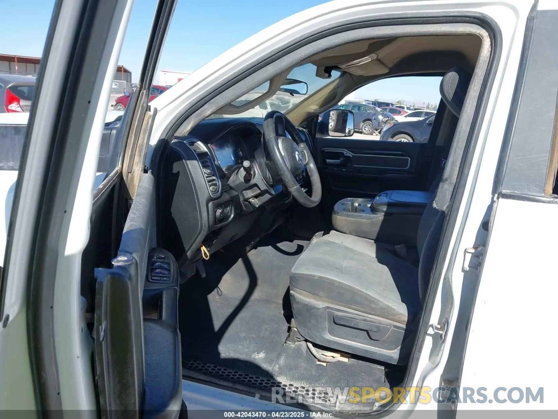 5 Photograph of a damaged car 3C6UR5DJ6KG544421 RAM 2500 2019