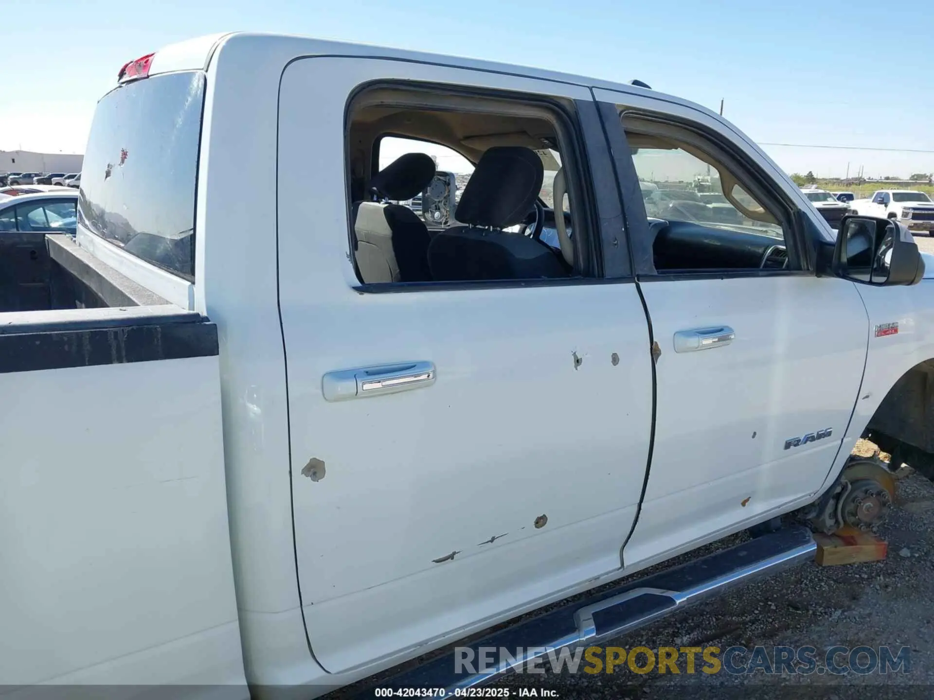 6 Photograph of a damaged car 3C6UR5DJ6KG544421 RAM 2500 2019