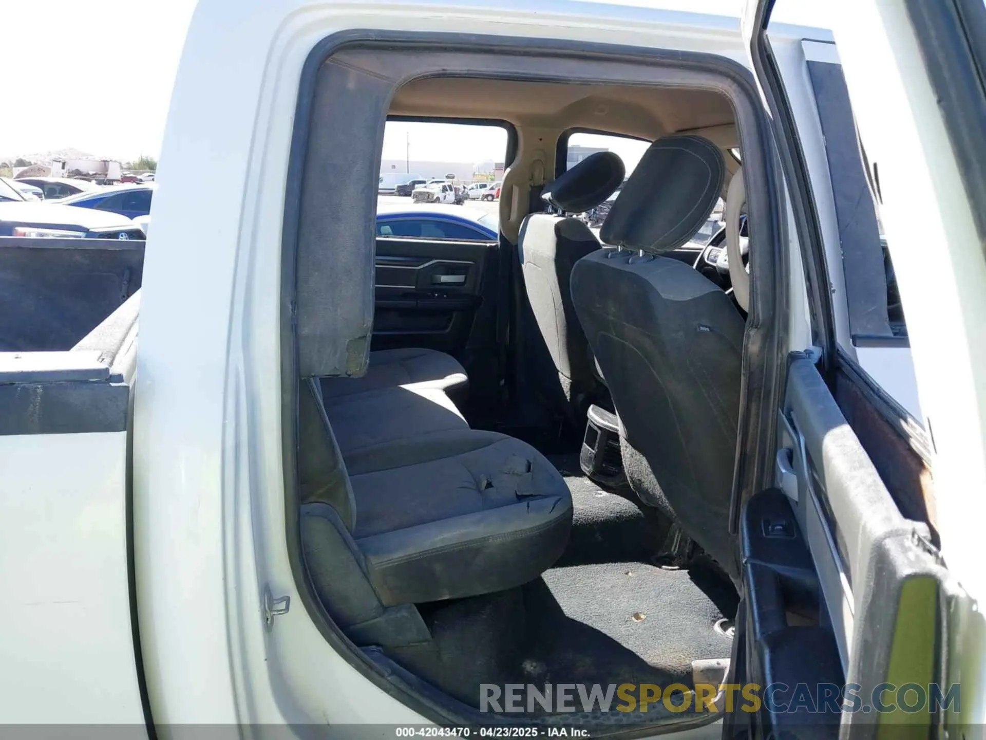 8 Photograph of a damaged car 3C6UR5DJ6KG544421 RAM 2500 2019