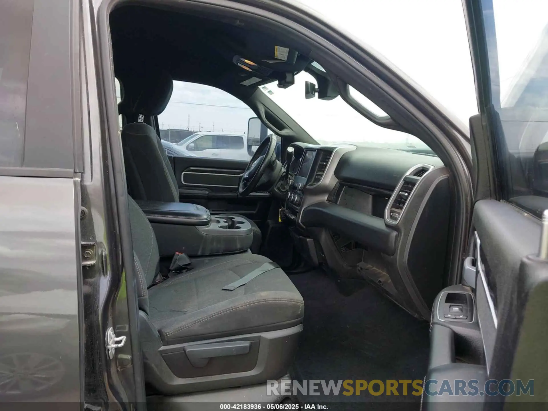 5 Photograph of a damaged car 3C6UR5DL9KG604368 RAM 2500 2019
