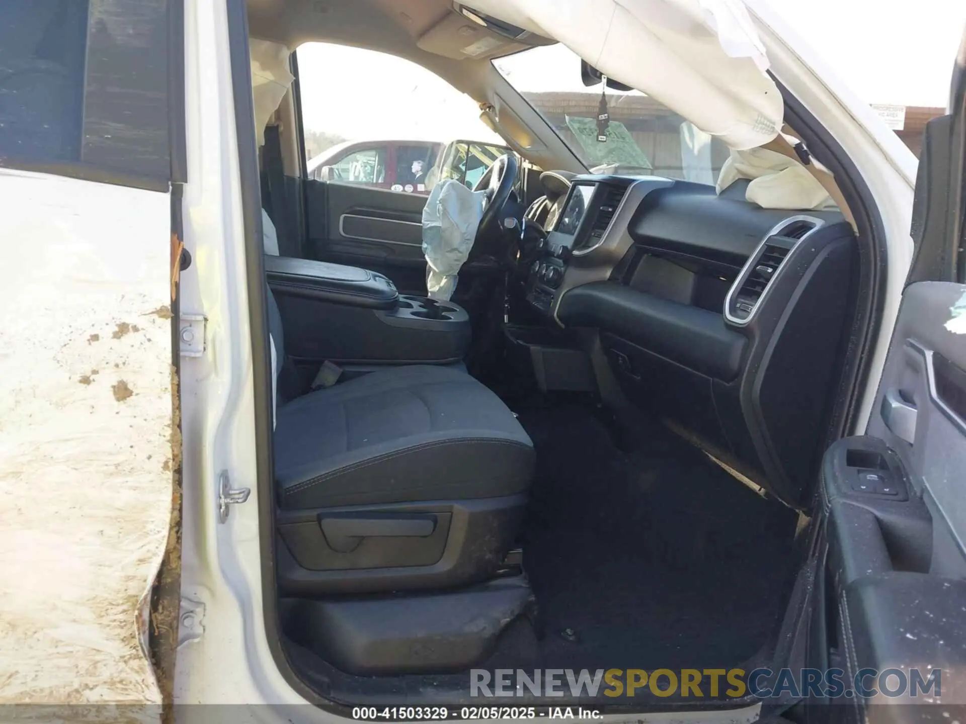 5 Photograph of a damaged car 3C6UR5DLXKG669438 RAM 2500 2019