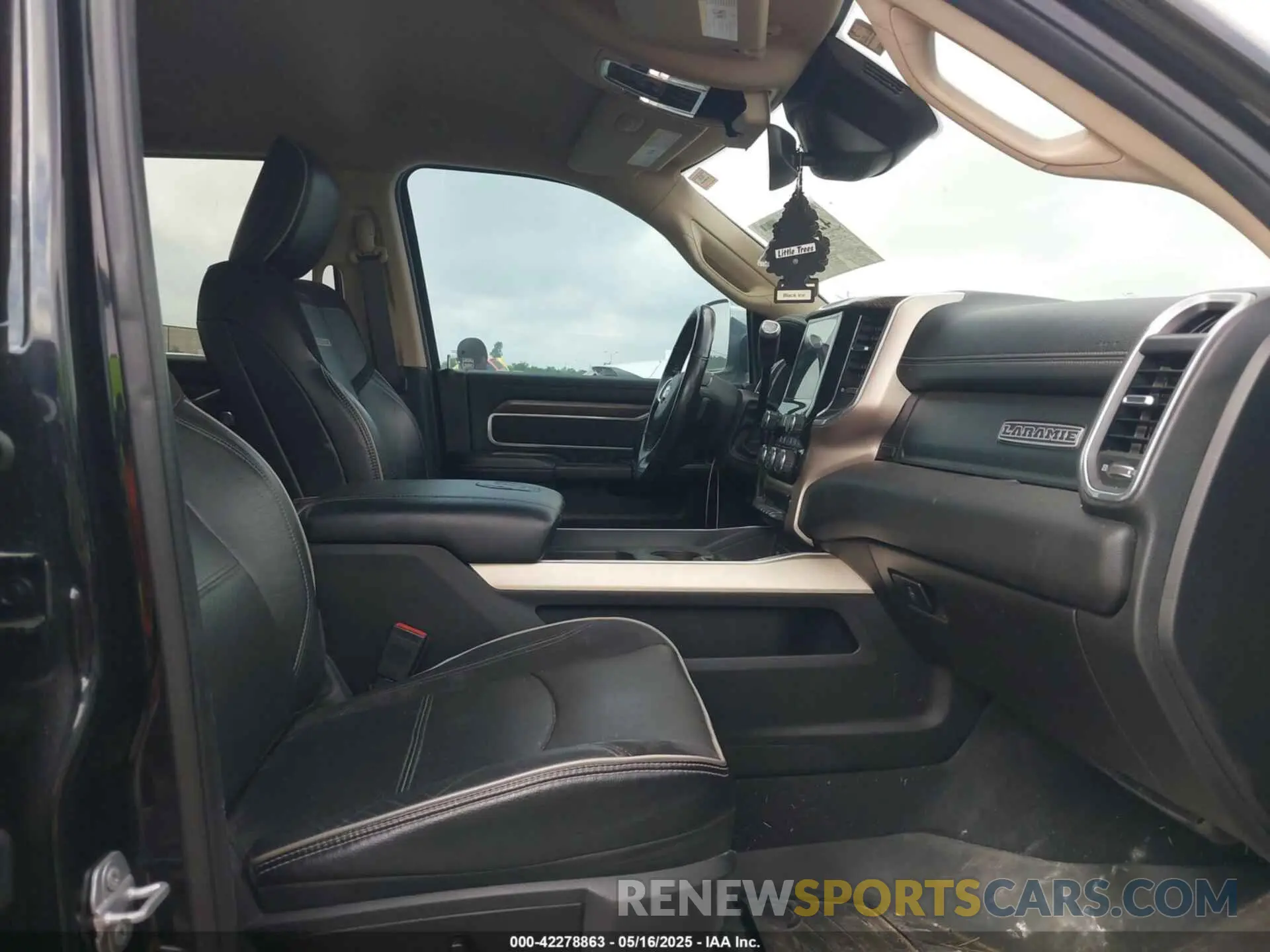 5 Photograph of a damaged car 3C6UR5FL3KG727452 RAM 2500 2019