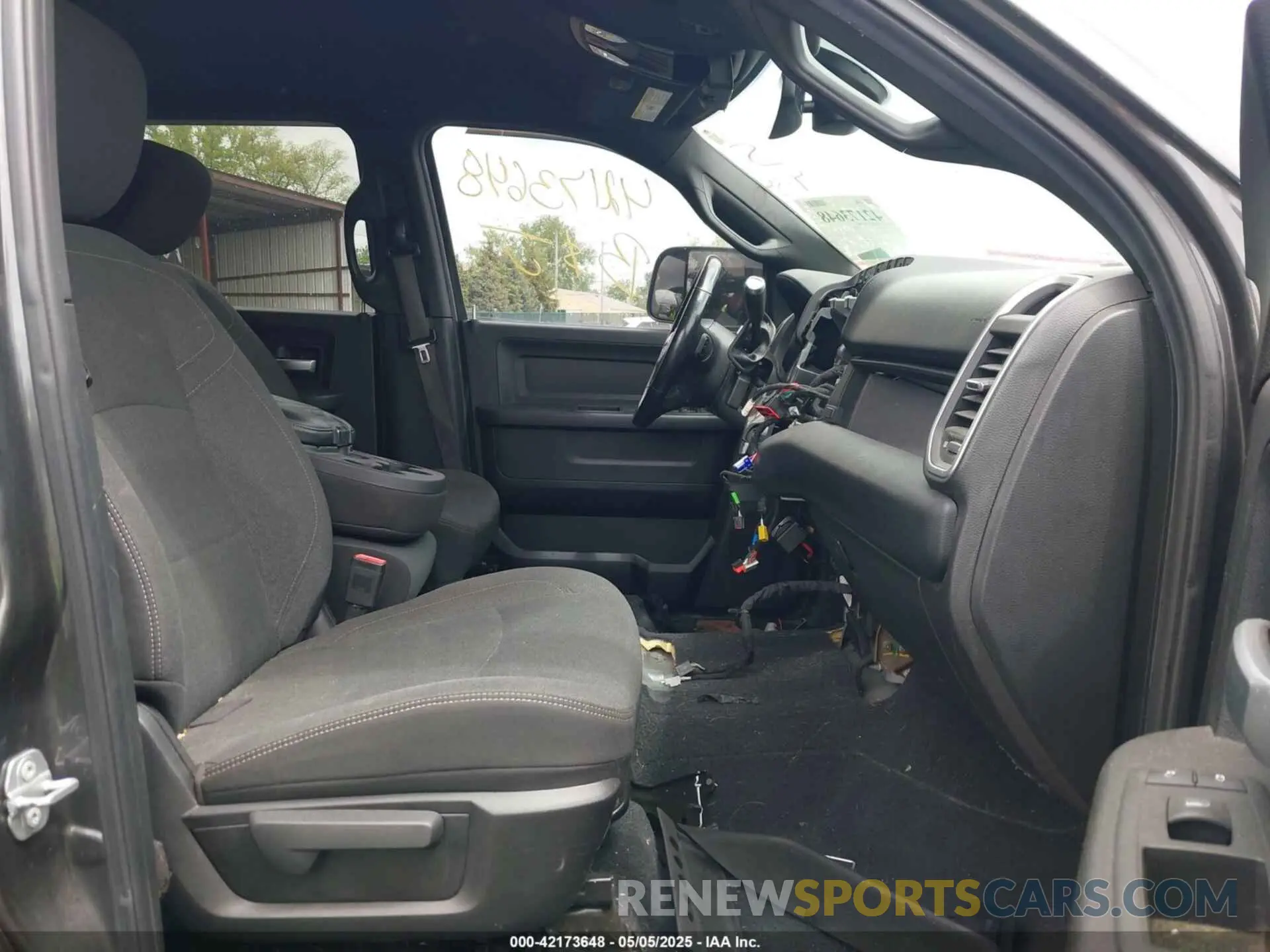 5 Photograph of a damaged car 3C6UR5JL0KG690383 RAM 2500 2019