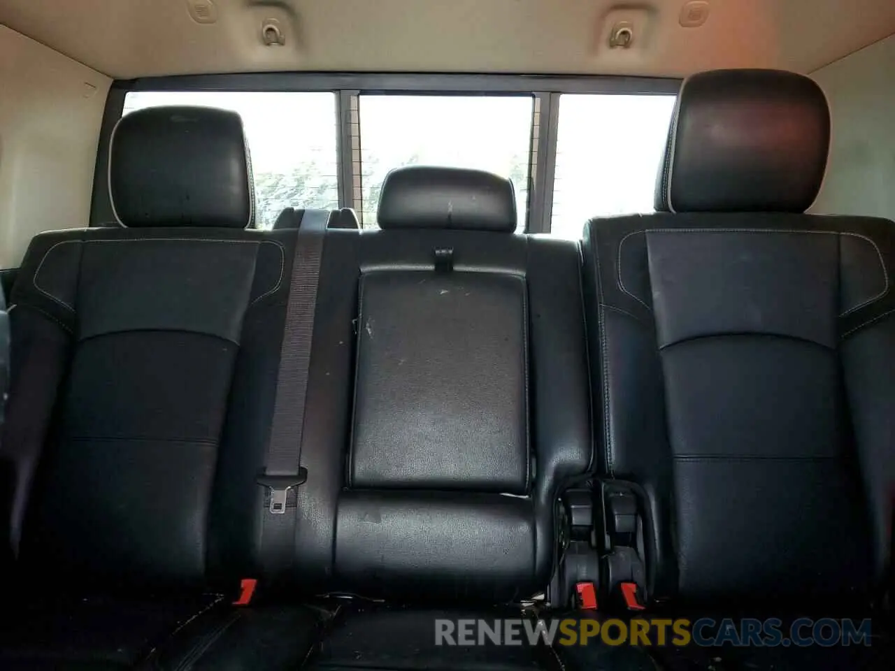 10 Photograph of a damaged car 3C6UR5NL0KG702140 RAM 2500 2019