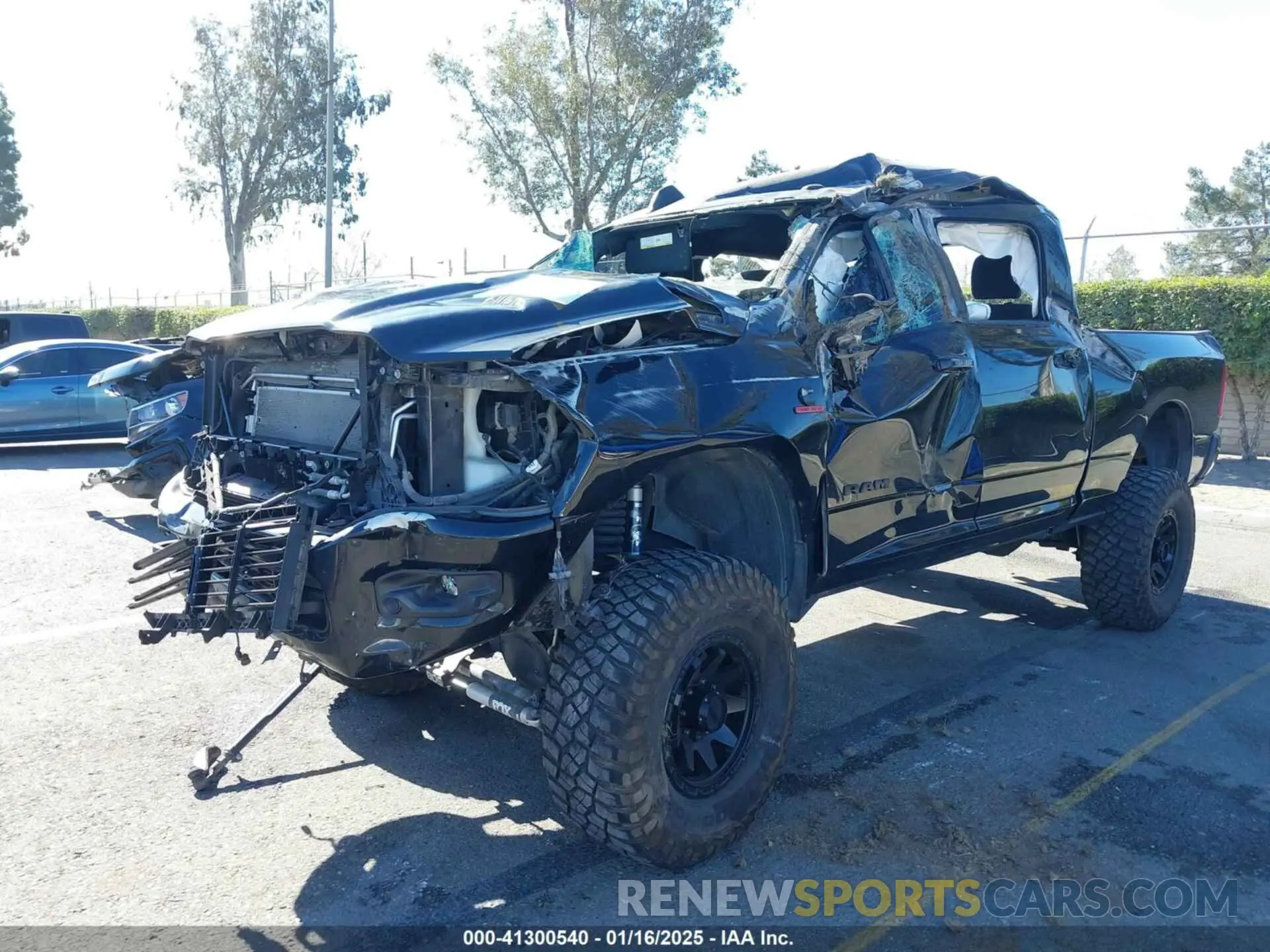 2 Фотография поврежденного автомобиля 3C6UR5DLXLG284348 RAM 2500 2020