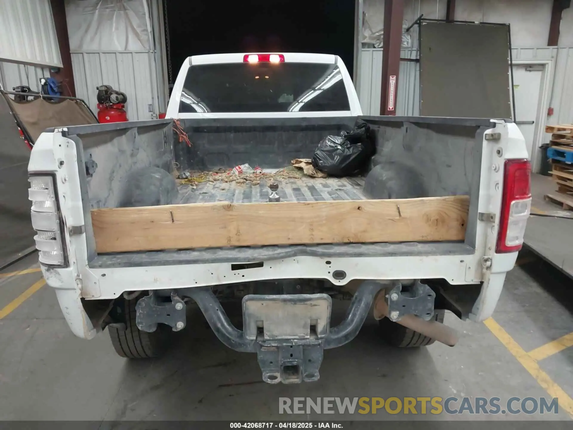 16 Photograph of a damaged car 3C6UR5HJ2LG111495 RAM 2500 2020