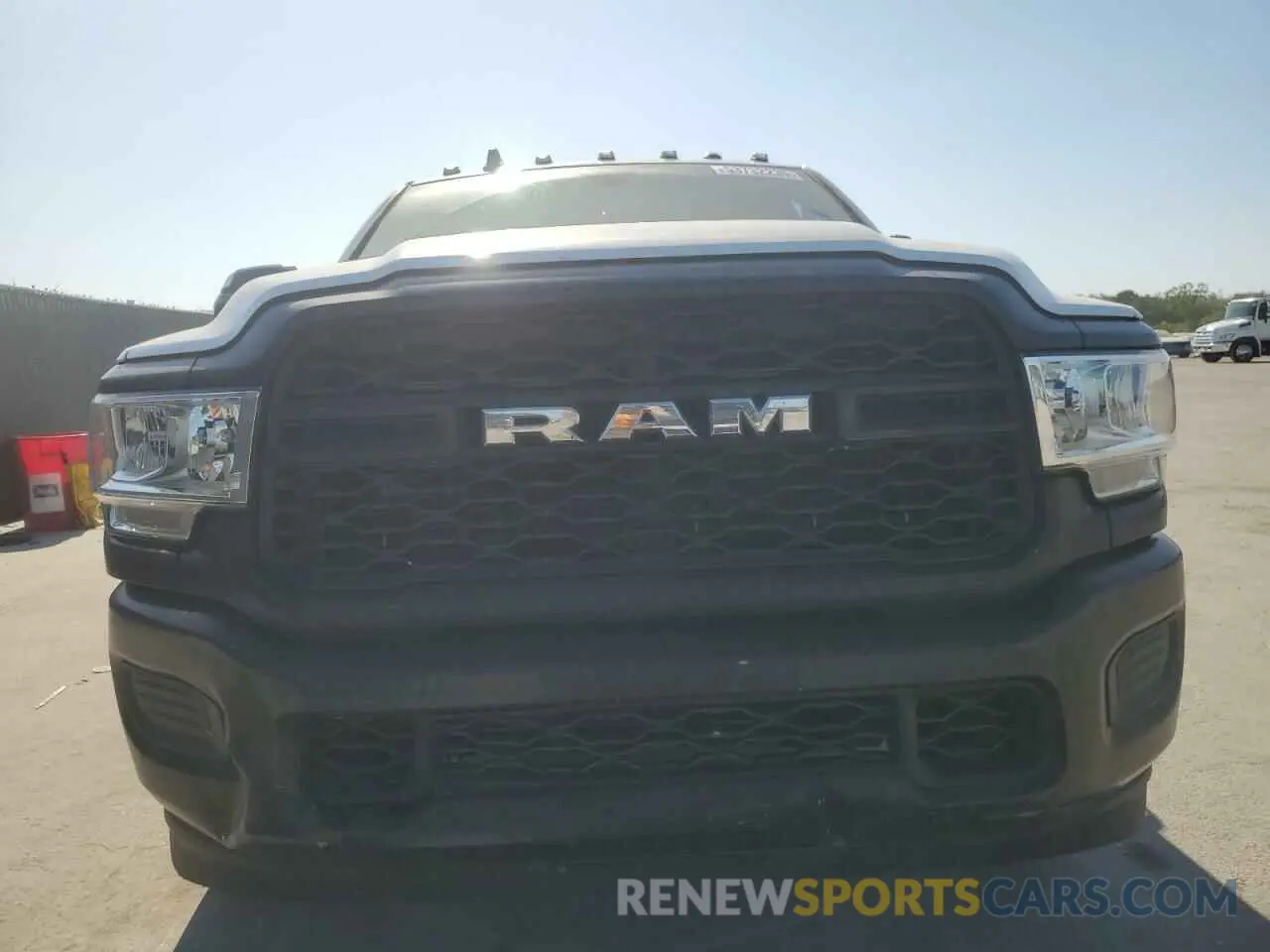 5 Photograph of a damaged car 3C6UR4HJ1MG648385 RAM 2500 2021
