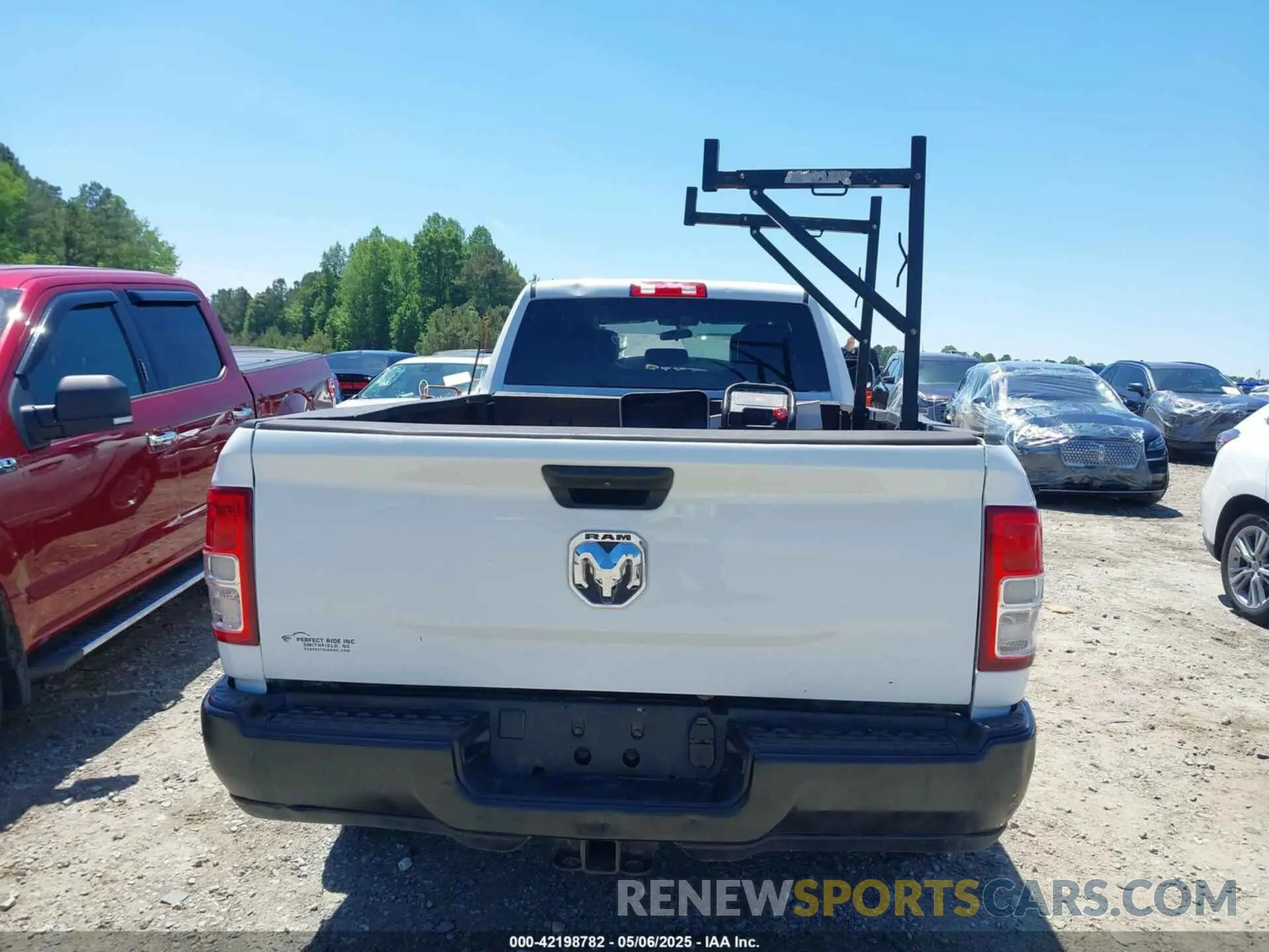 16 Photograph of a damaged car 3C6UR4HJXMG674094 RAM 2500 2021
