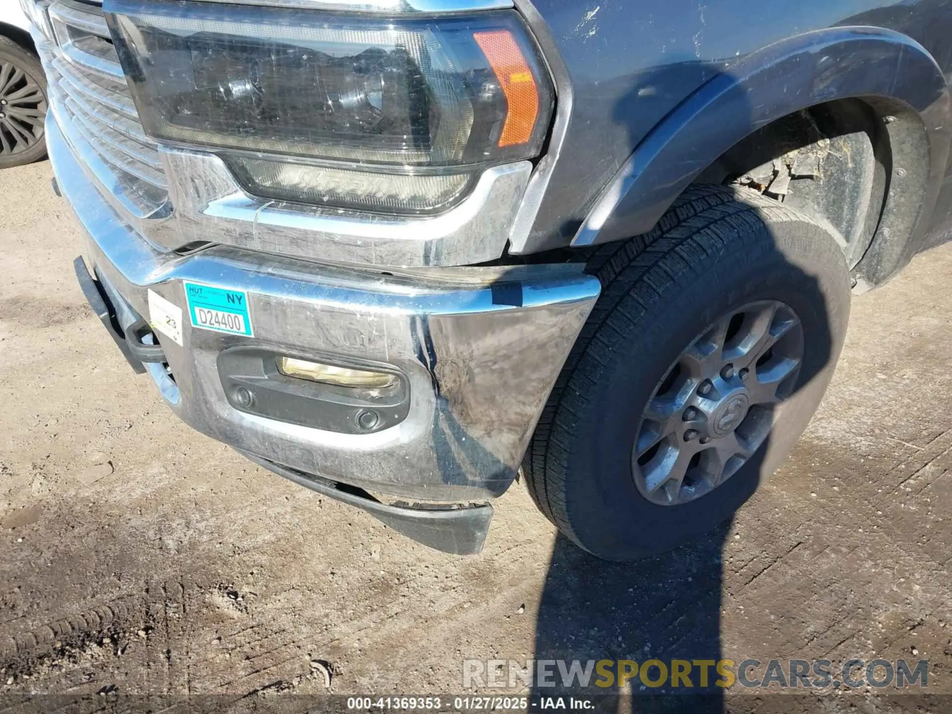 19 Photograph of a damaged car 3C6UR5FL7MG629012 RAM 2500 2021