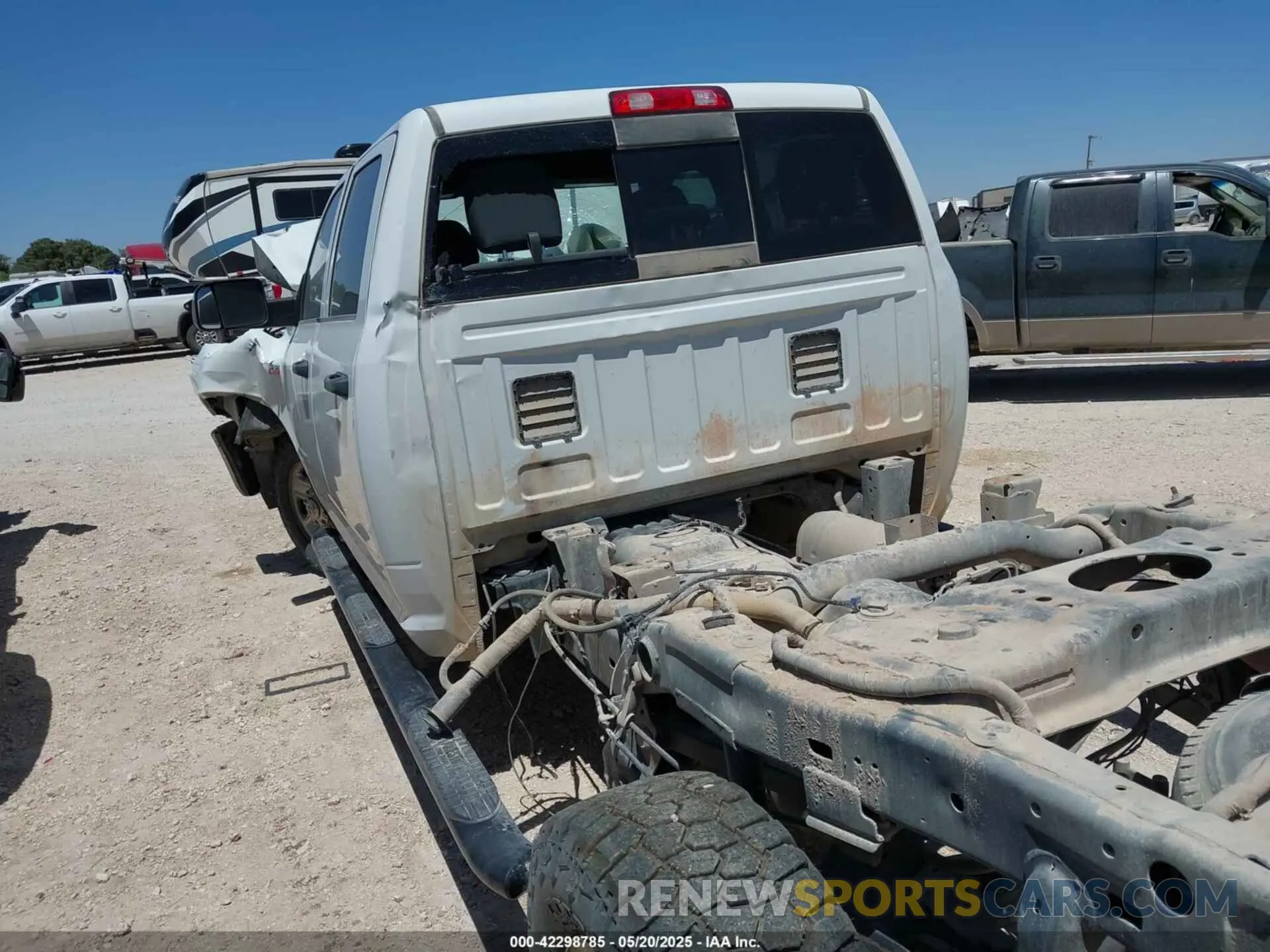 3 Photograph of a damaged car 3C6UR5HJ6MG698589 RAM 2500 2021