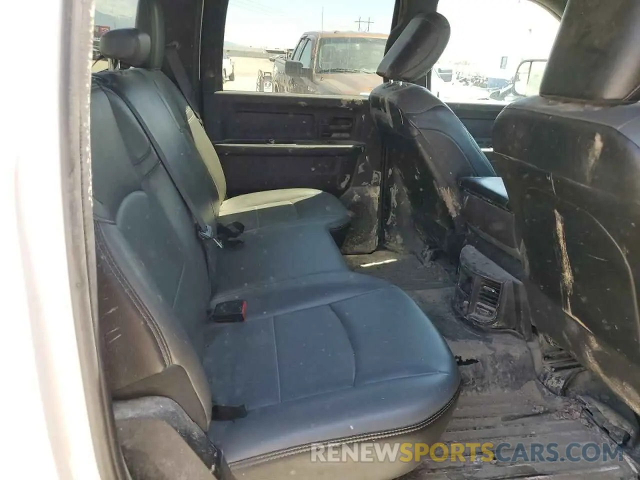 10 Photograph of a damaged car 3C6UR5HJ8MG601764 RAM 2500 2021