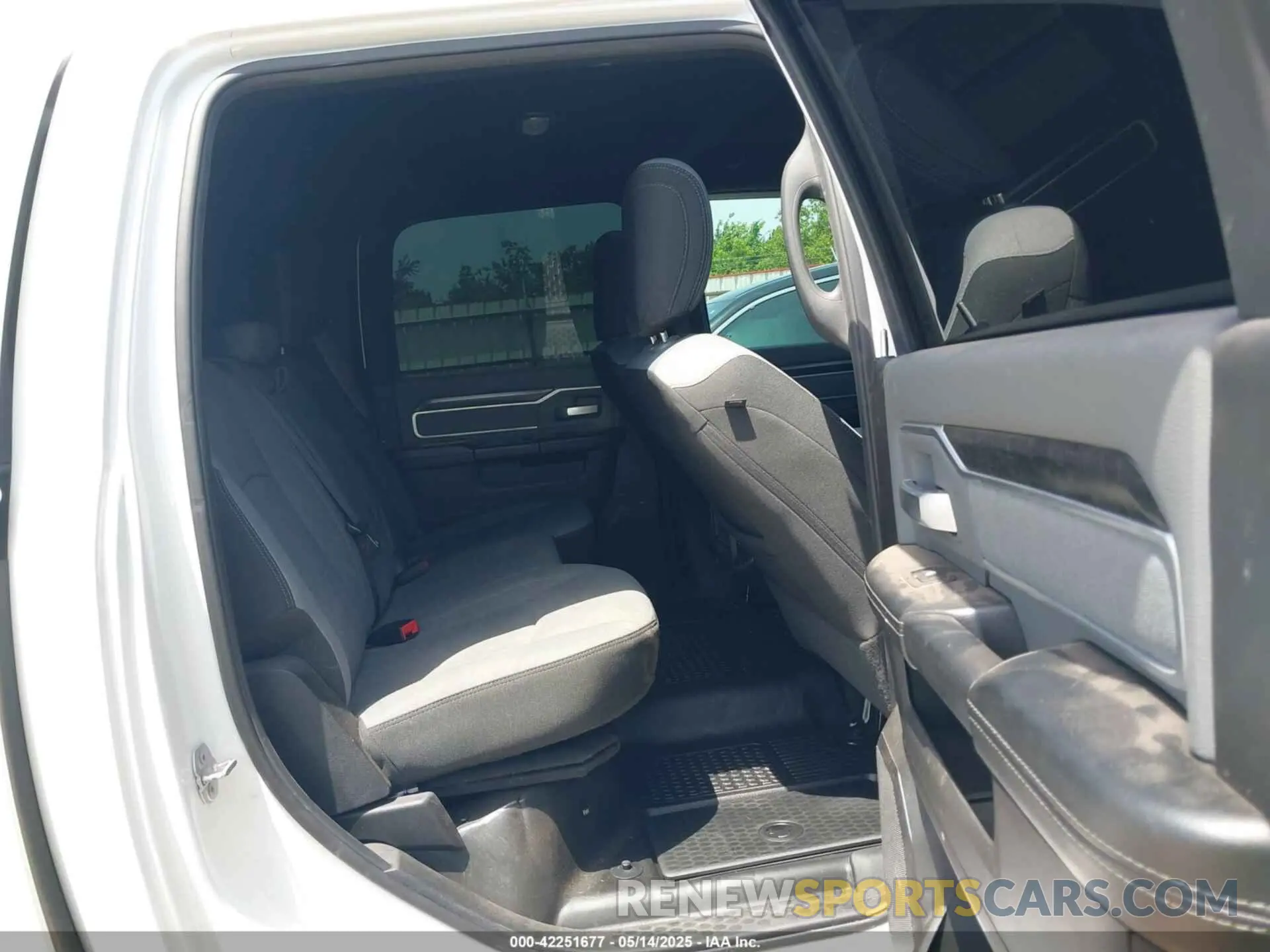 8 Фотография поврежденного автомобиля 3C6UR5JL1MG652017 RAM 2500 2021