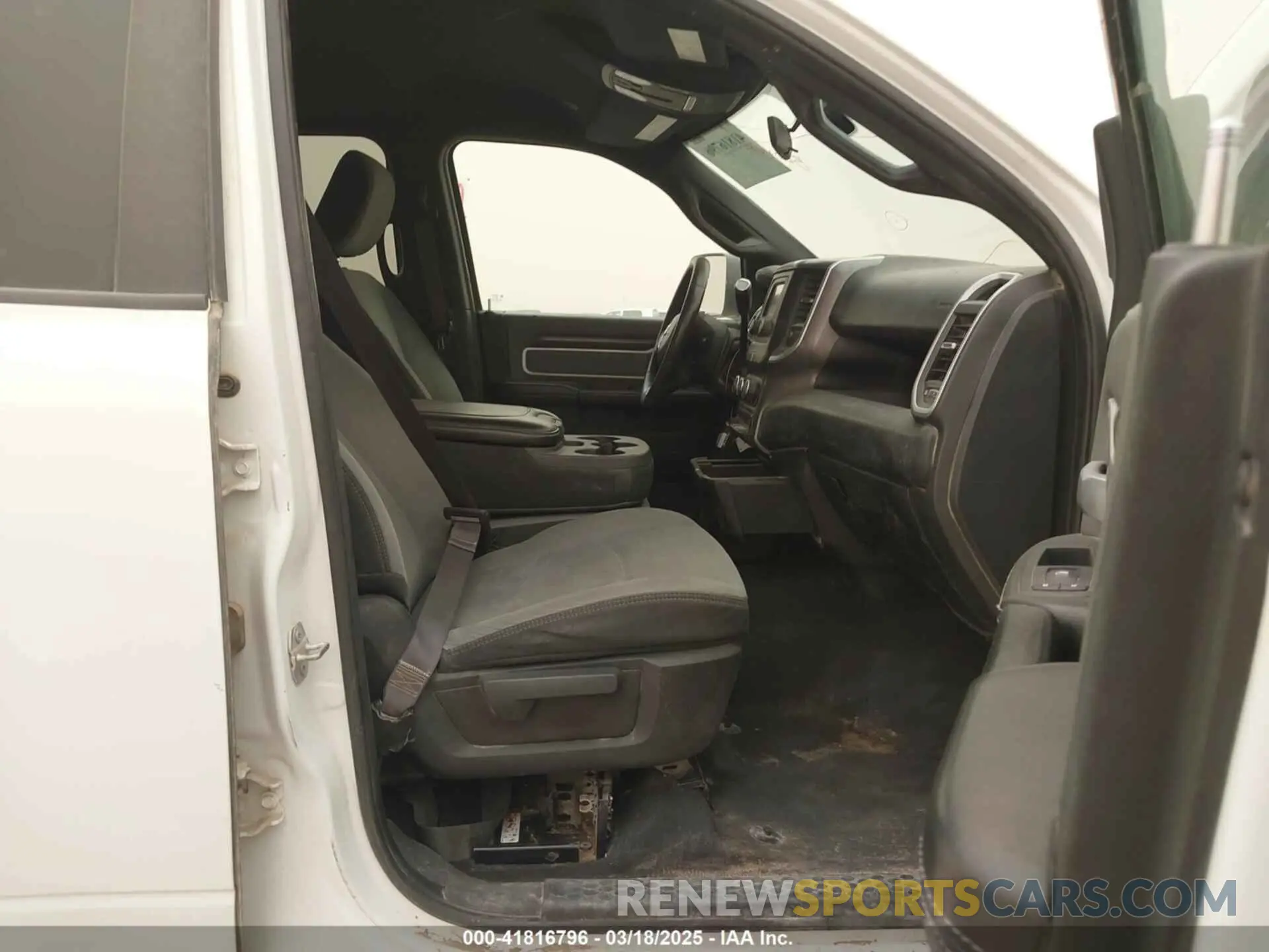 5 Photograph of a damaged car 3C6UR5JLXMG542406 RAM 2500 2021