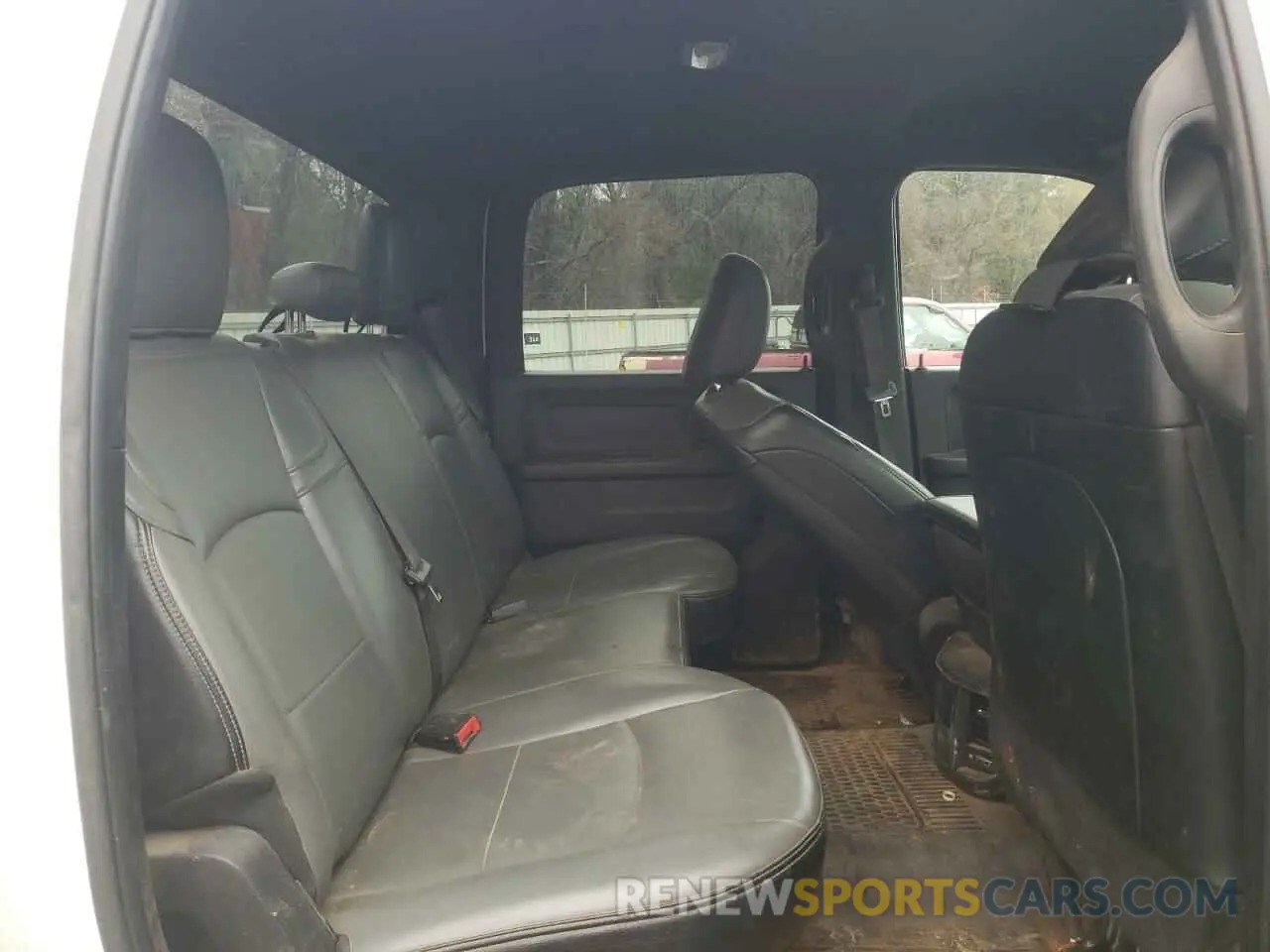 10 Photograph of a damaged car 3C6UR4HJ7NG280196 RAM 2500 2022