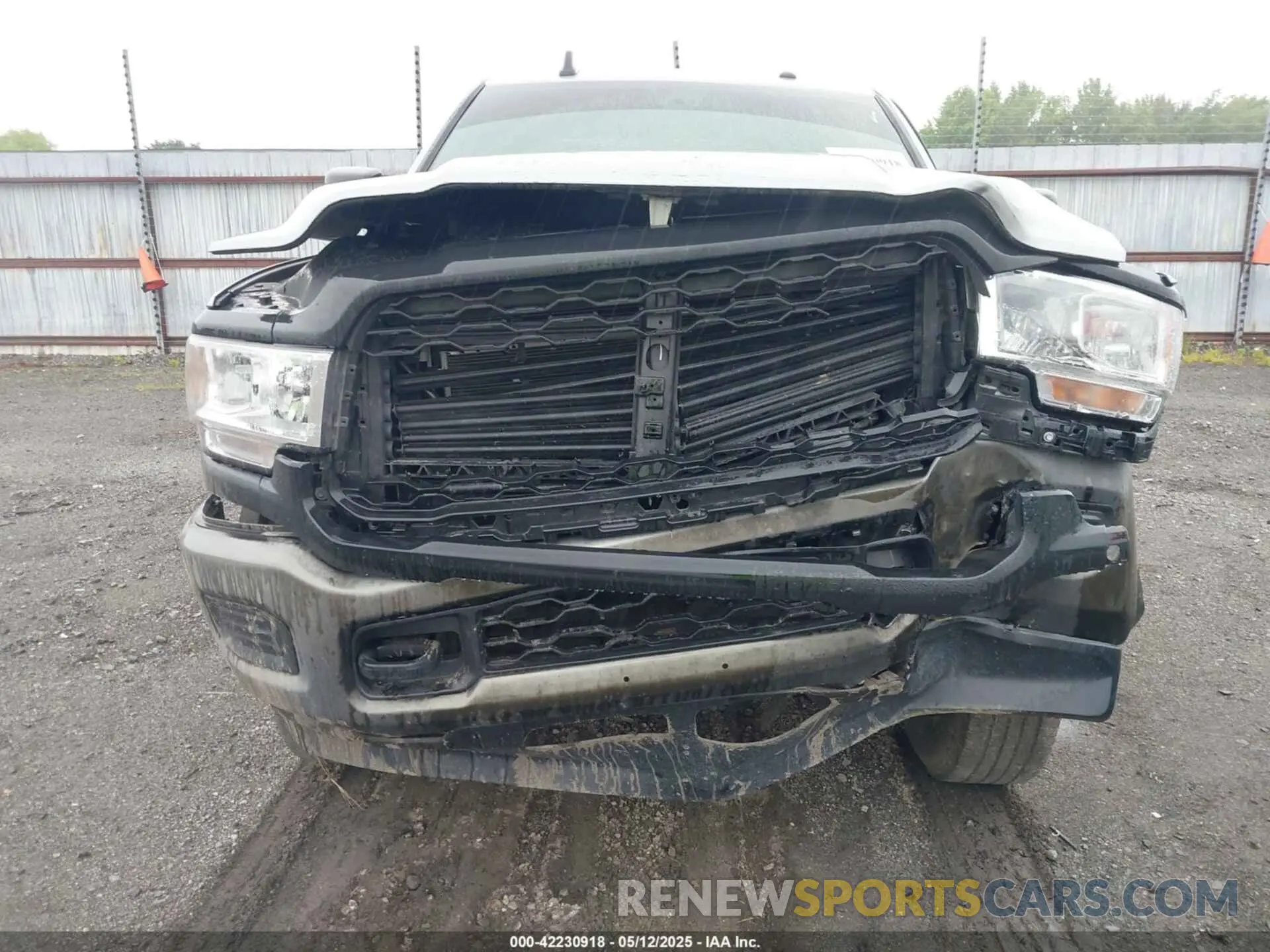 17 Photograph of a damaged car 3C6UR5CJ2NG253565 RAM 2500 2022
