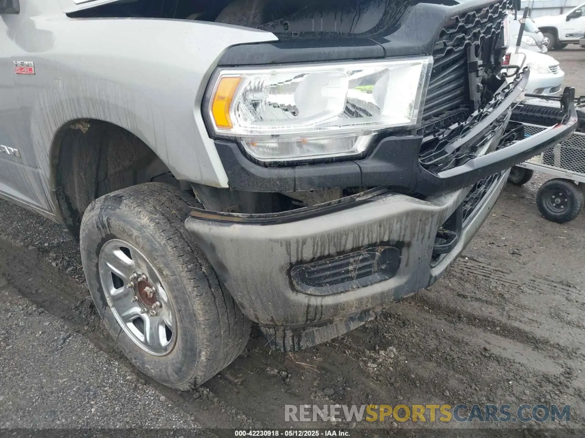 18 Photograph of a damaged car 3C6UR5CJ2NG253565 RAM 2500 2022
