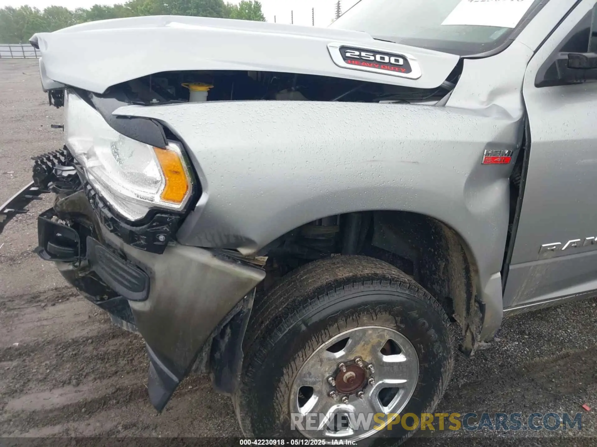 19 Photograph of a damaged car 3C6UR5CJ2NG253565 RAM 2500 2022