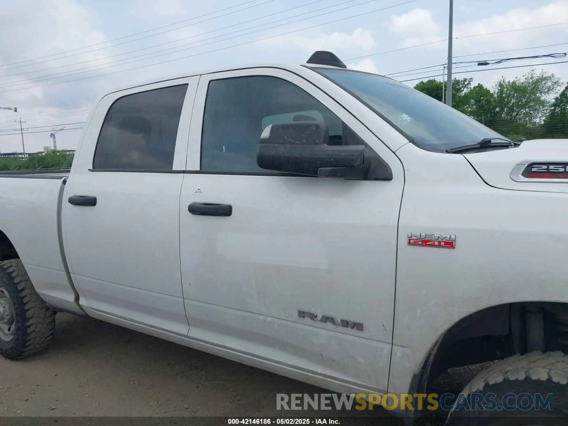 13 Photograph of a damaged car 3C6UR5CJXNG204016 RAM 2500 2022