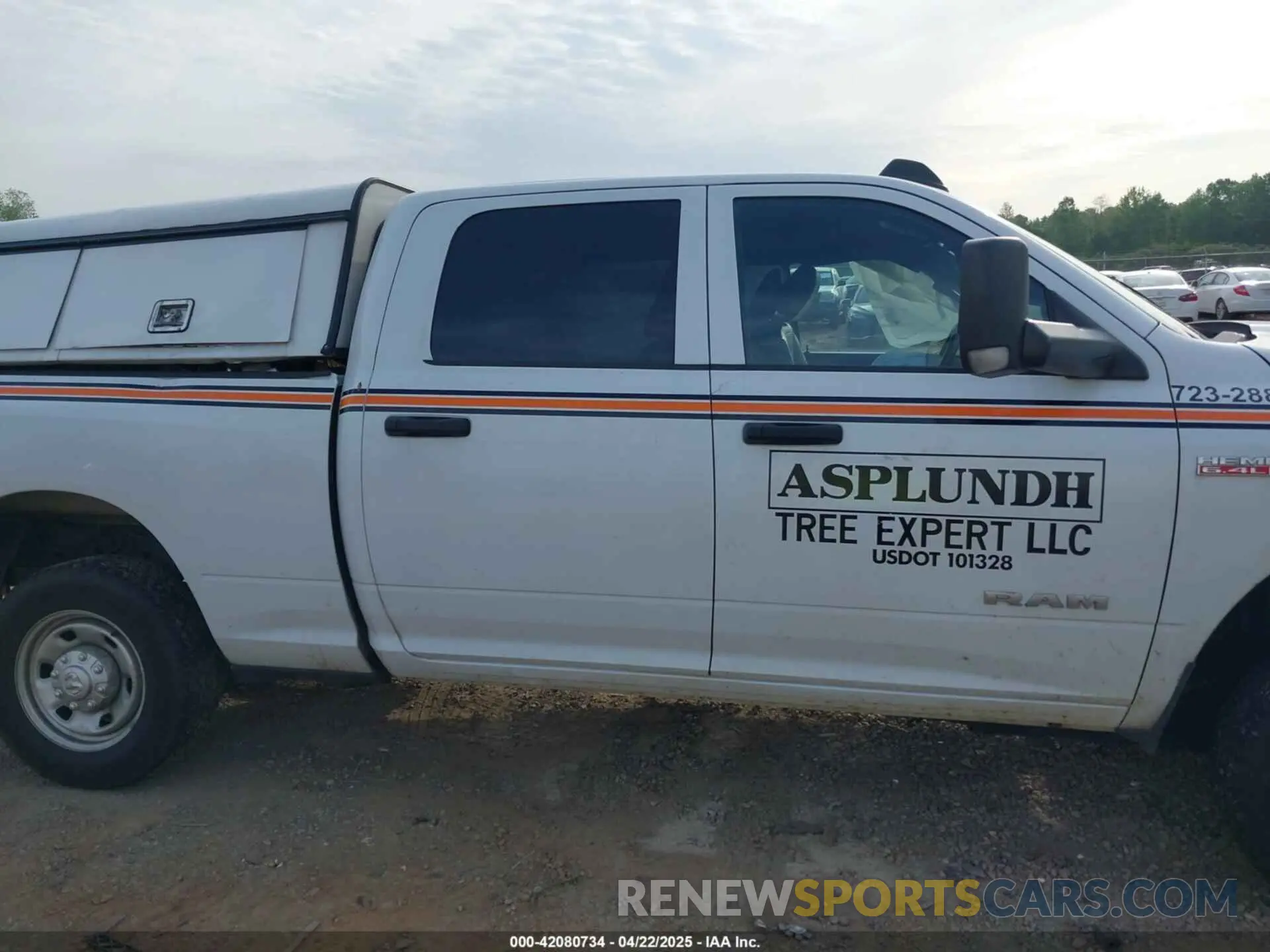 13 Photograph of a damaged car 3C6UR5CJXNG271926 RAM 2500 2022