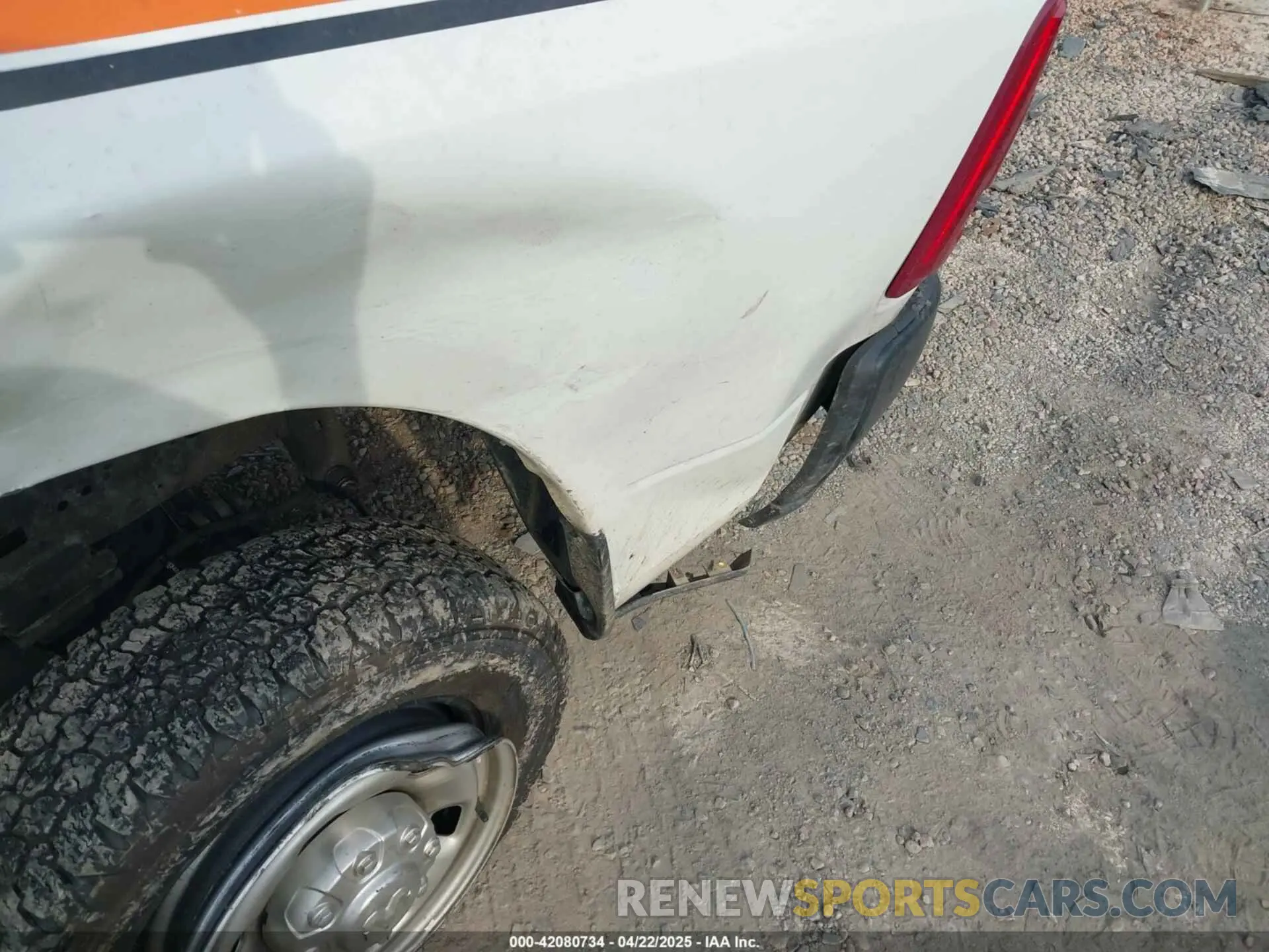 17 Photograph of a damaged car 3C6UR5CJXNG271926 RAM 2500 2022