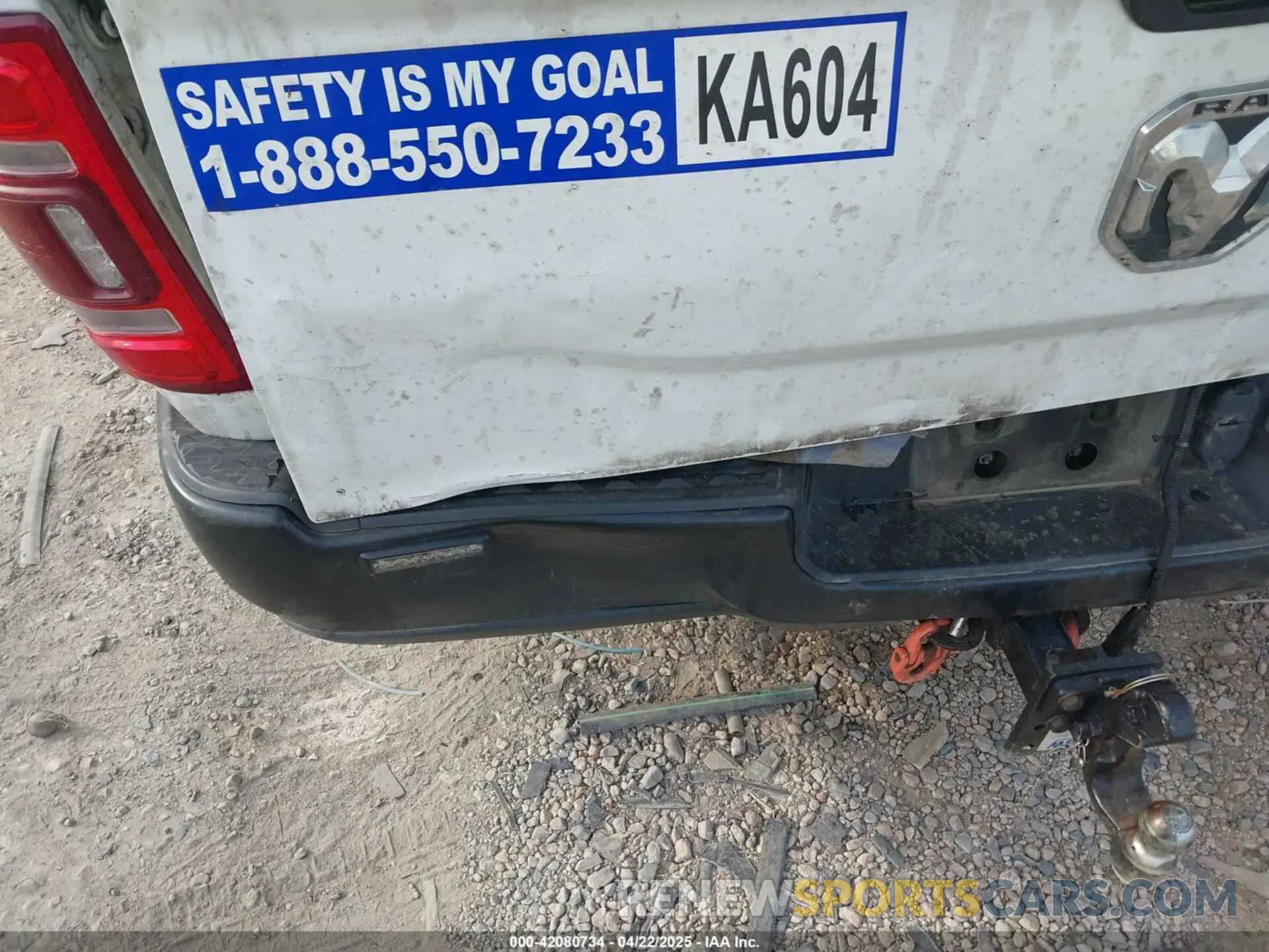 18 Photograph of a damaged car 3C6UR5CJXNG271926 RAM 2500 2022