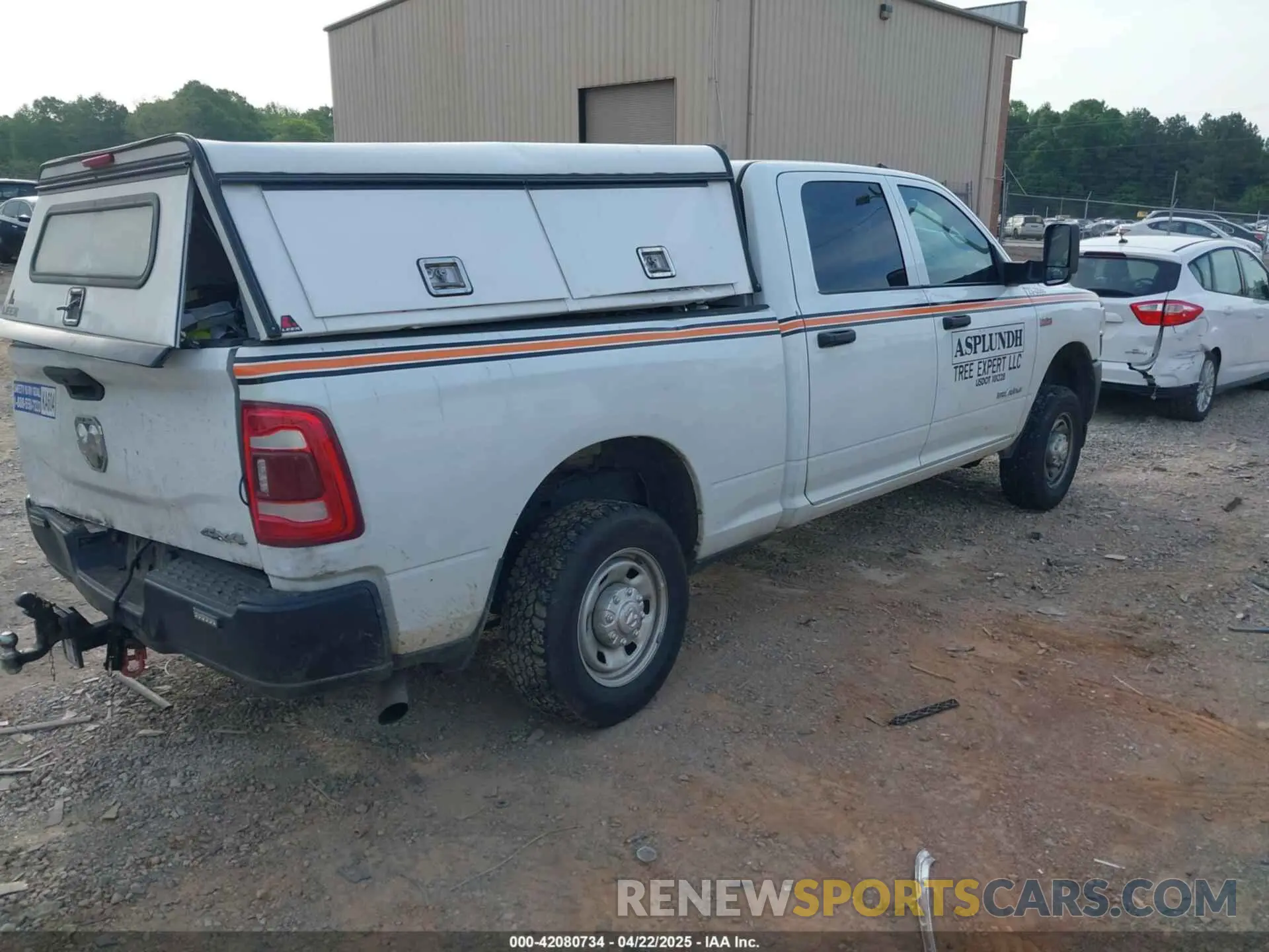 4 Photograph of a damaged car 3C6UR5CJXNG271926 RAM 2500 2022