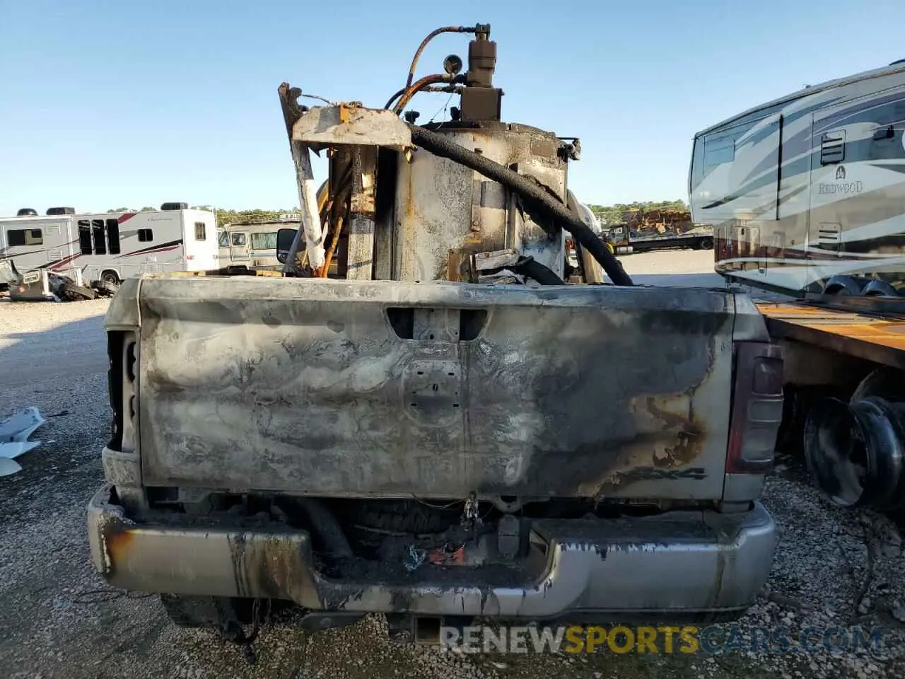 6 Photograph of a damaged car 3C6UR5DJ0NG397629 RAM 2500 2022