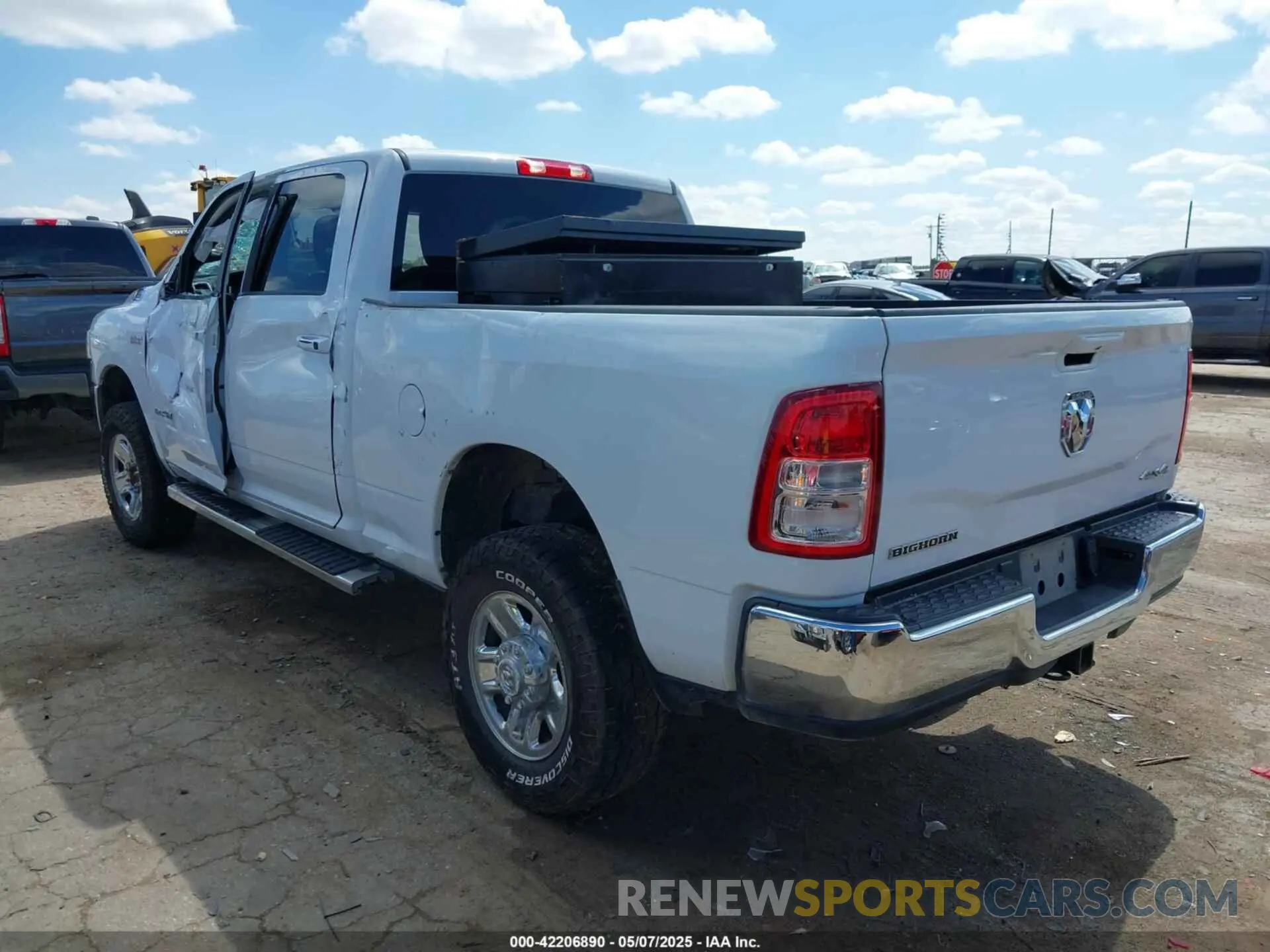 3 Photograph of a damaged car 3C6UR5DJ4NG119915 RAM 2500 2022