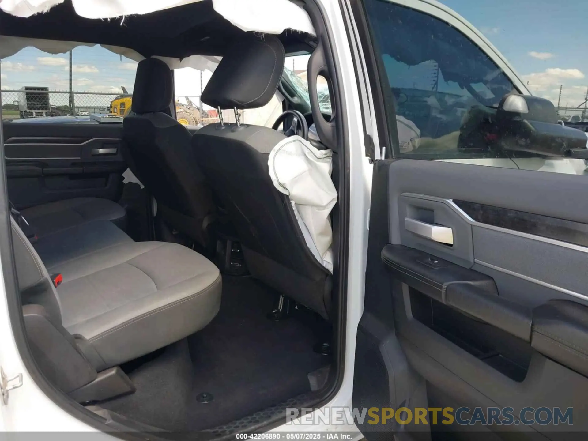 8 Photograph of a damaged car 3C6UR5DJ4NG119915 RAM 2500 2022