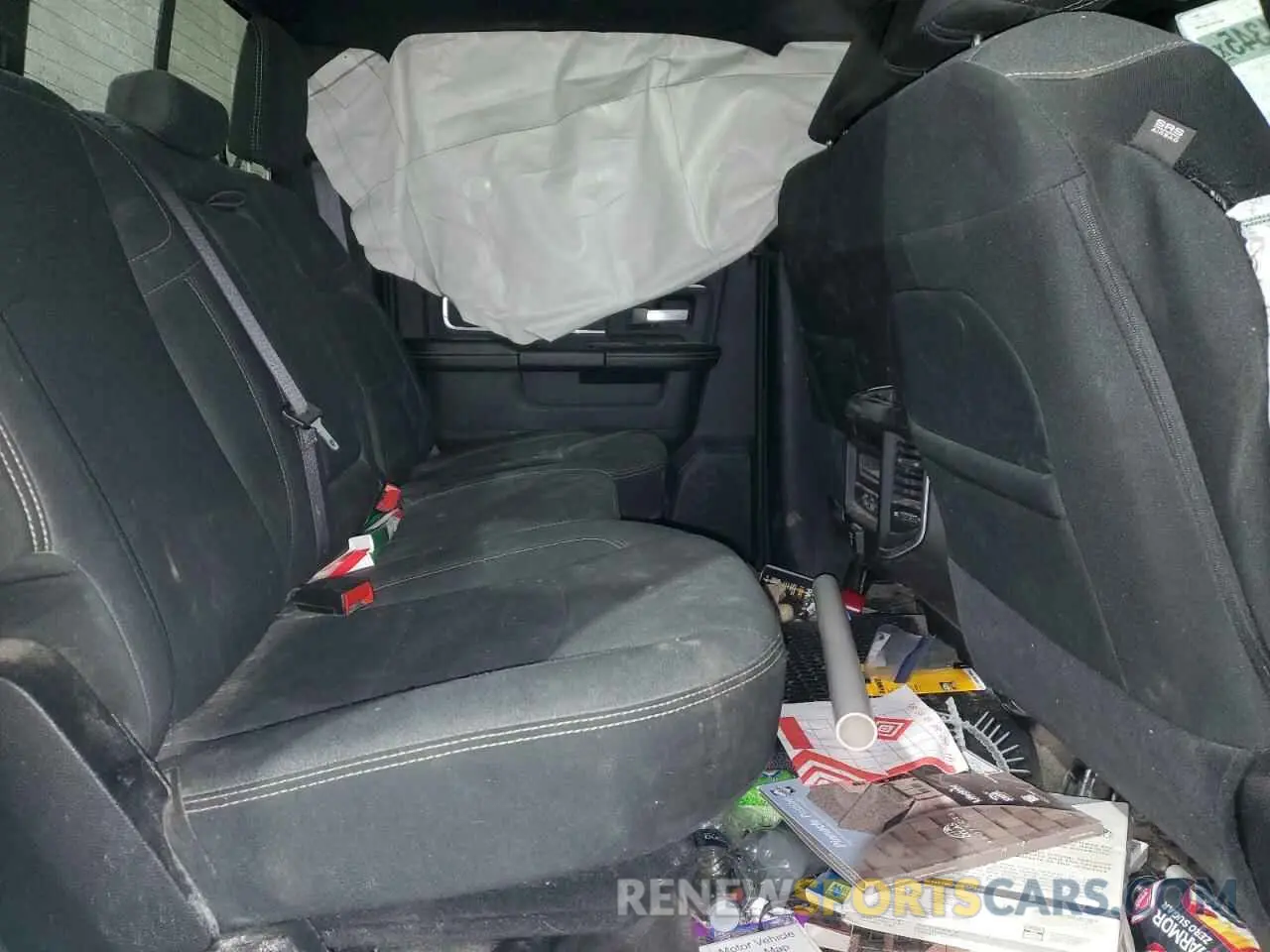 10 Photograph of a damaged car 3C6UR5DL8NG136699 RAM 2500 2022
