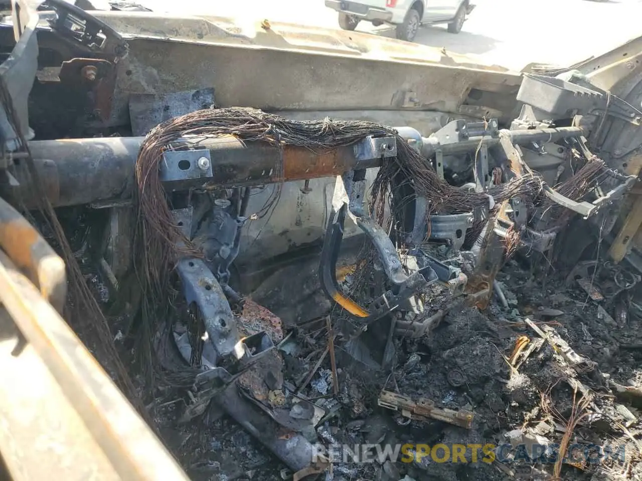 9 Photograph of a damaged car 3C6UR5DL8NG262772 RAM 2500 2022