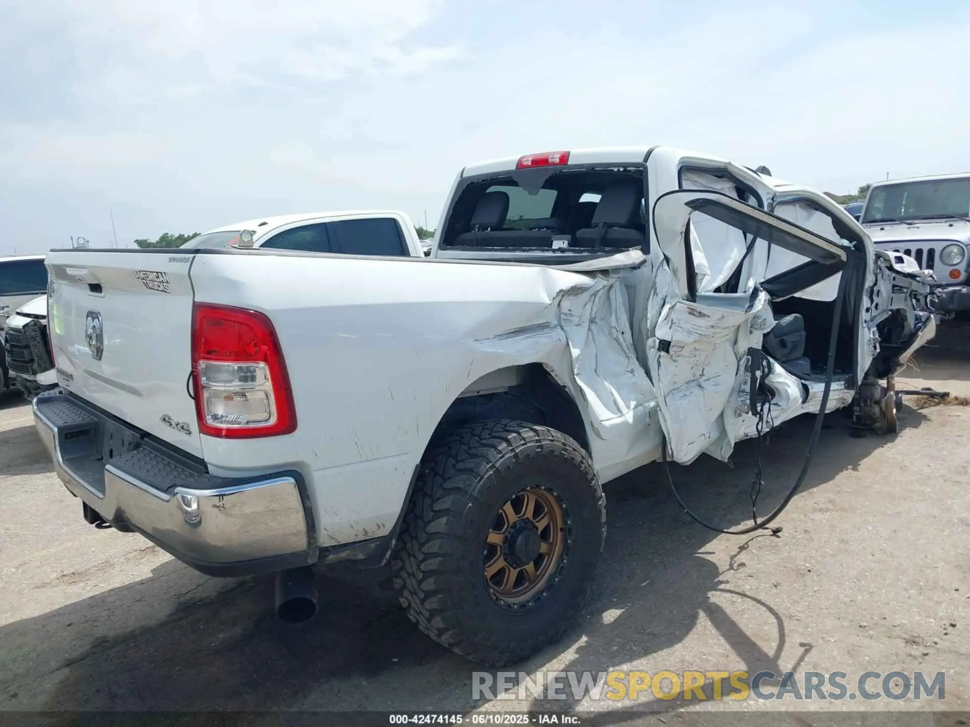 4 Photograph of a damaged car 3C6UR5DLXNG436311 RAM 2500 2022