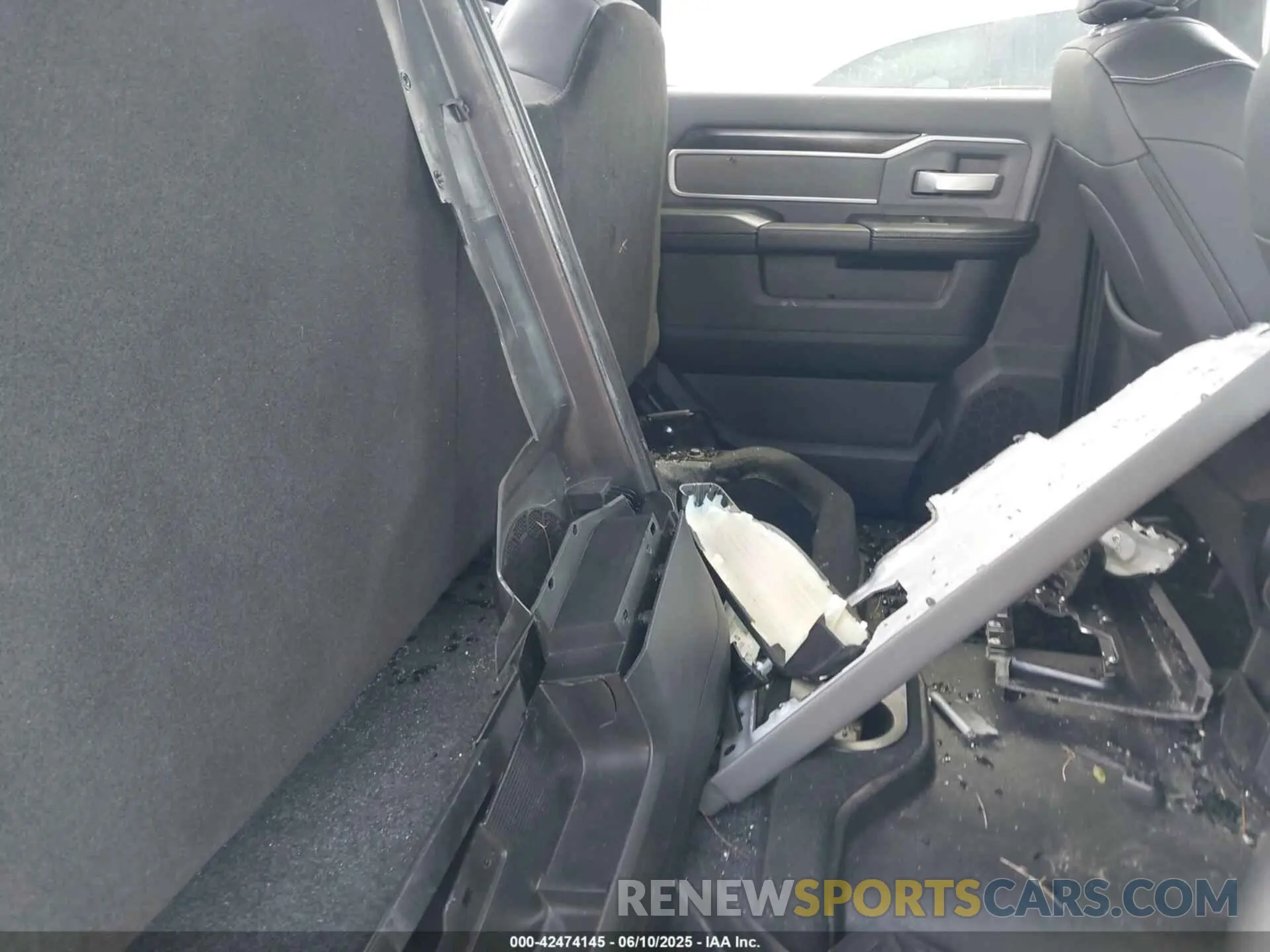 8 Photograph of a damaged car 3C6UR5DLXNG436311 RAM 2500 2022