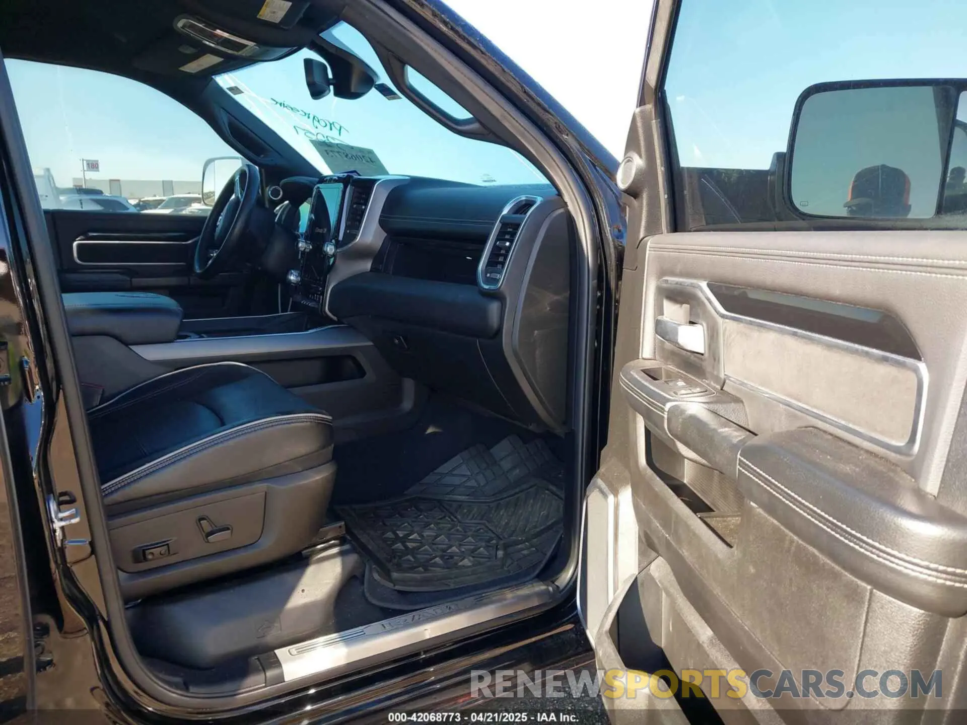 5 Photograph of a damaged car 3C6UR5FJ3NG131647 RAM 2500 2022