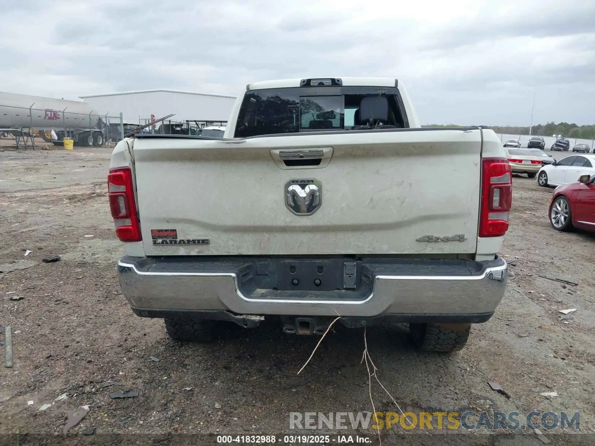 16 Photograph of a damaged car 3C6UR5FL3NG310109 RAM 2500 2022