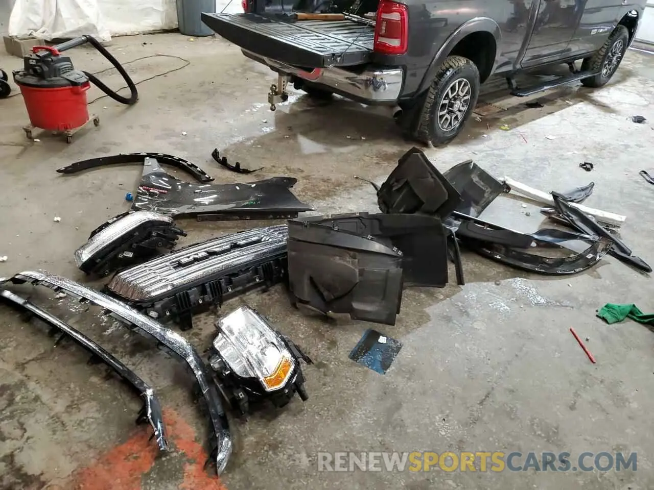 12 Photograph of a damaged car 3C6UR5GL8NG193514 RAM 2500 2022