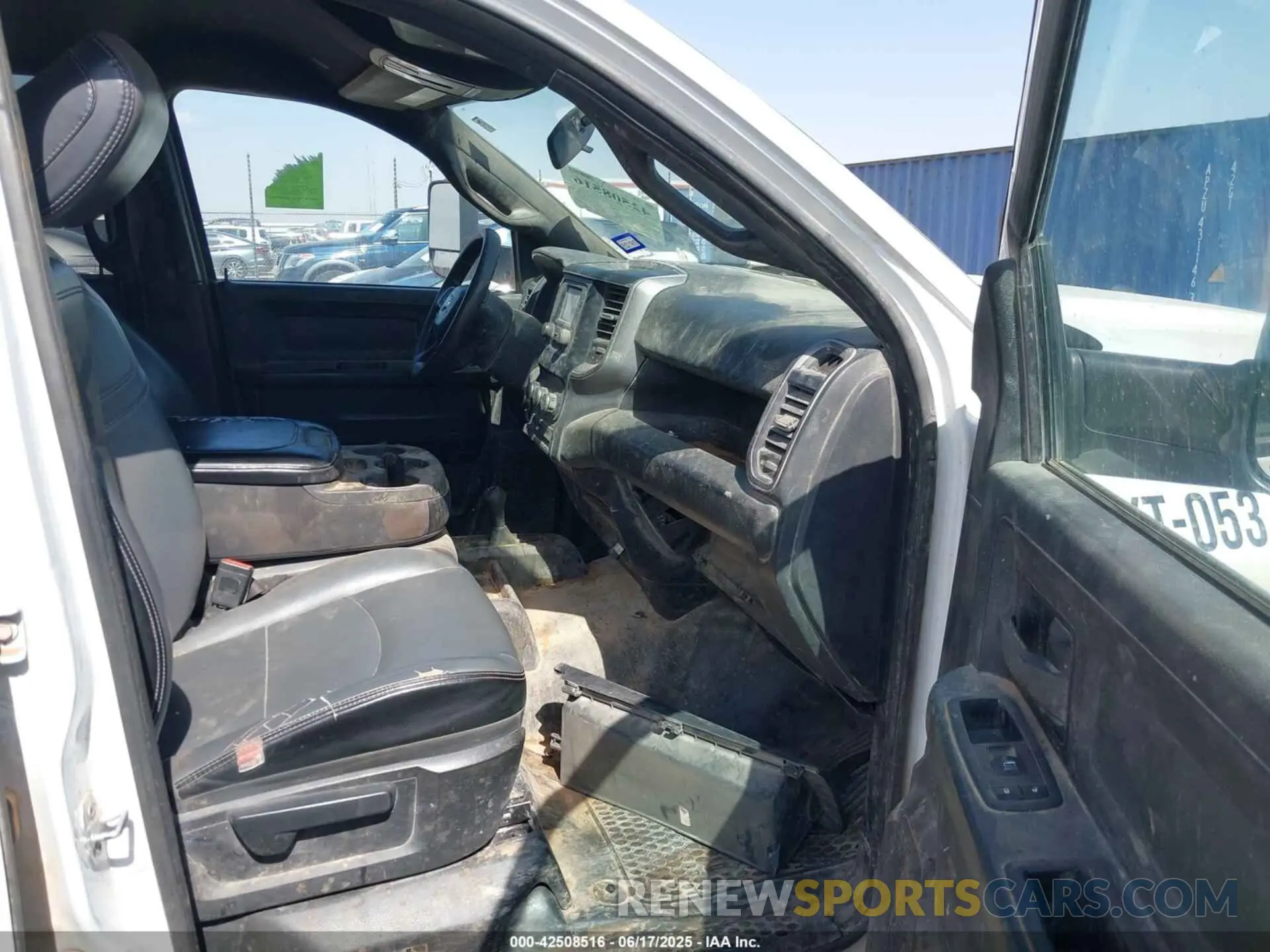 5 Photograph of a damaged car 3C6UR5HJXNG117791 RAM 2500 2022