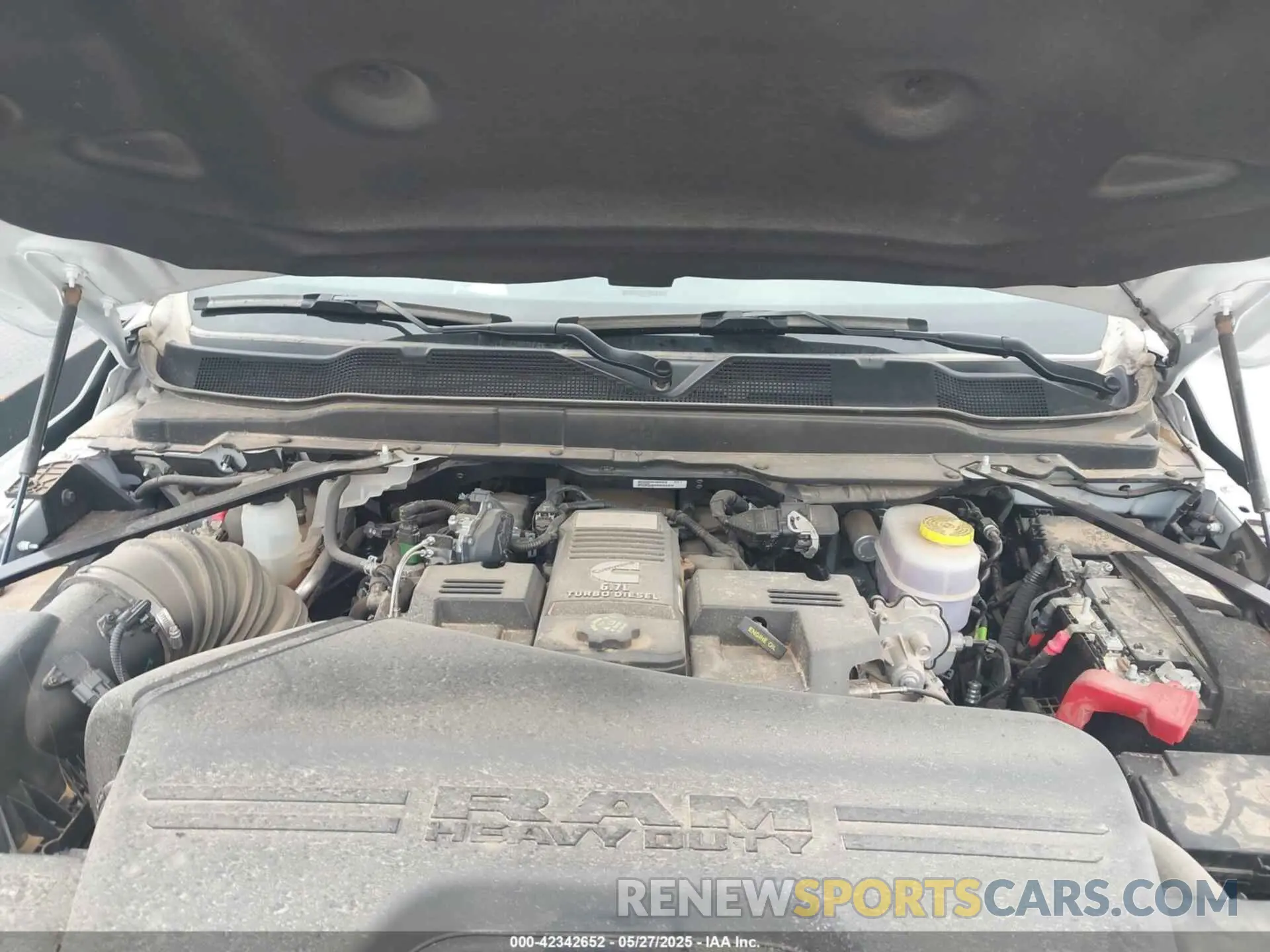 10 Photograph of a damaged car 3C6UR5HLXNG241660 RAM 2500 2022