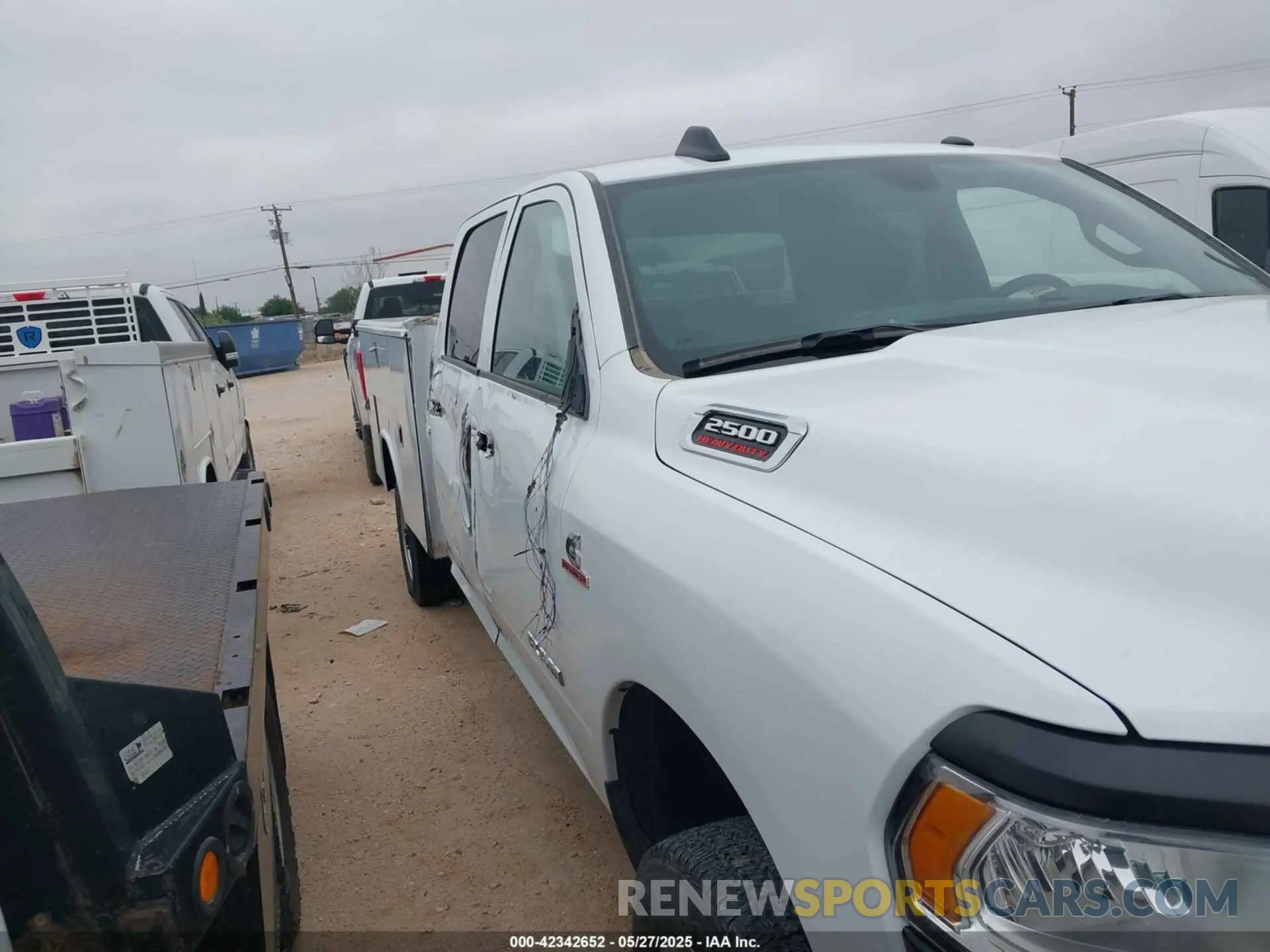 6 Photograph of a damaged car 3C6UR5HLXNG241660 RAM 2500 2022